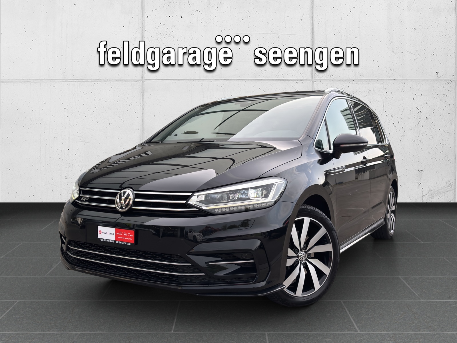 VW Touran 2.0 TDI BlueMotion Technology Highline R-Line DSG mit AHK, Panorama-Schiebedach & 7 Sitzplätzen