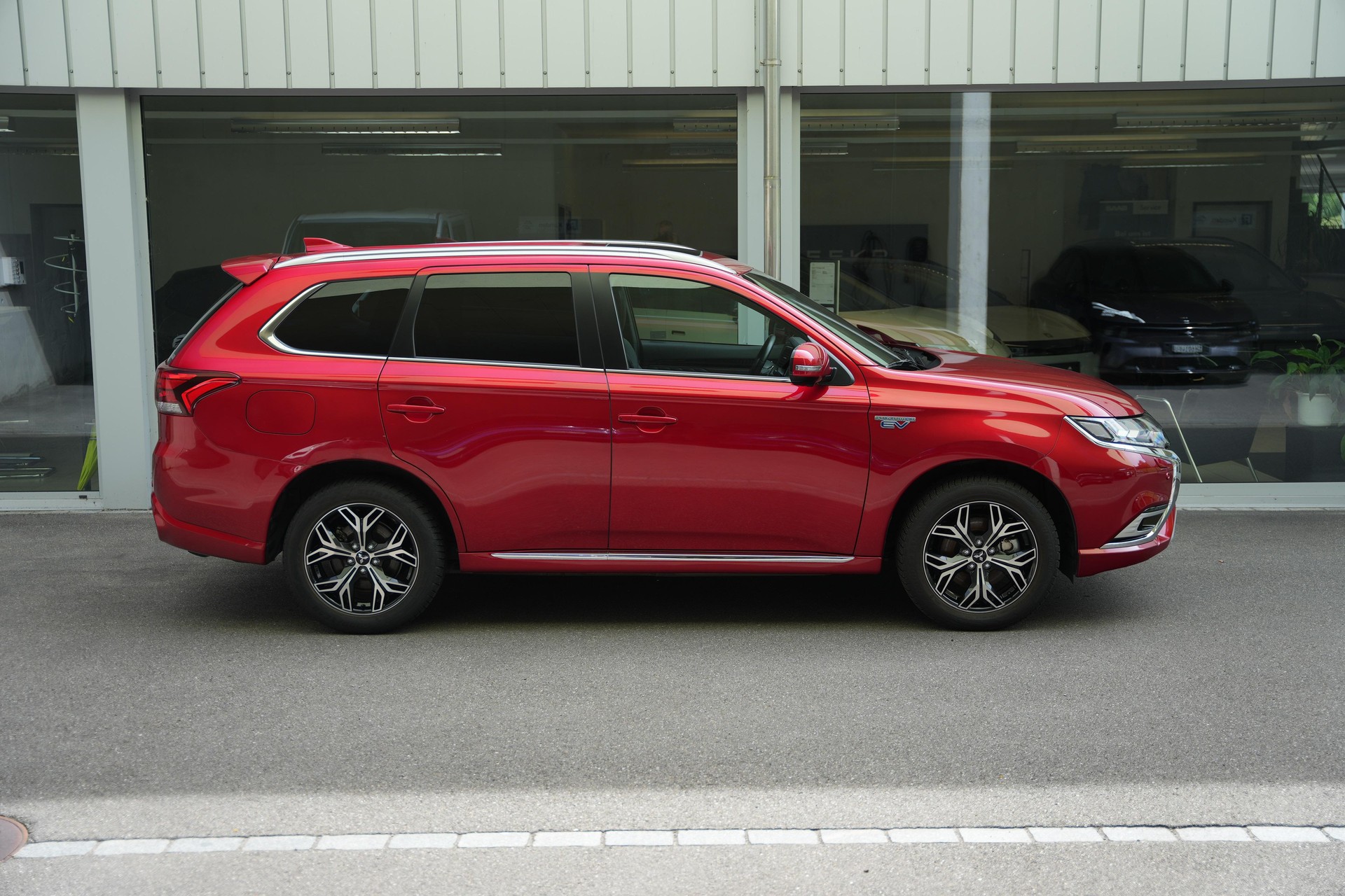 MITSUBISHI Outlander 2.4 PHEV Diamond+-image-1