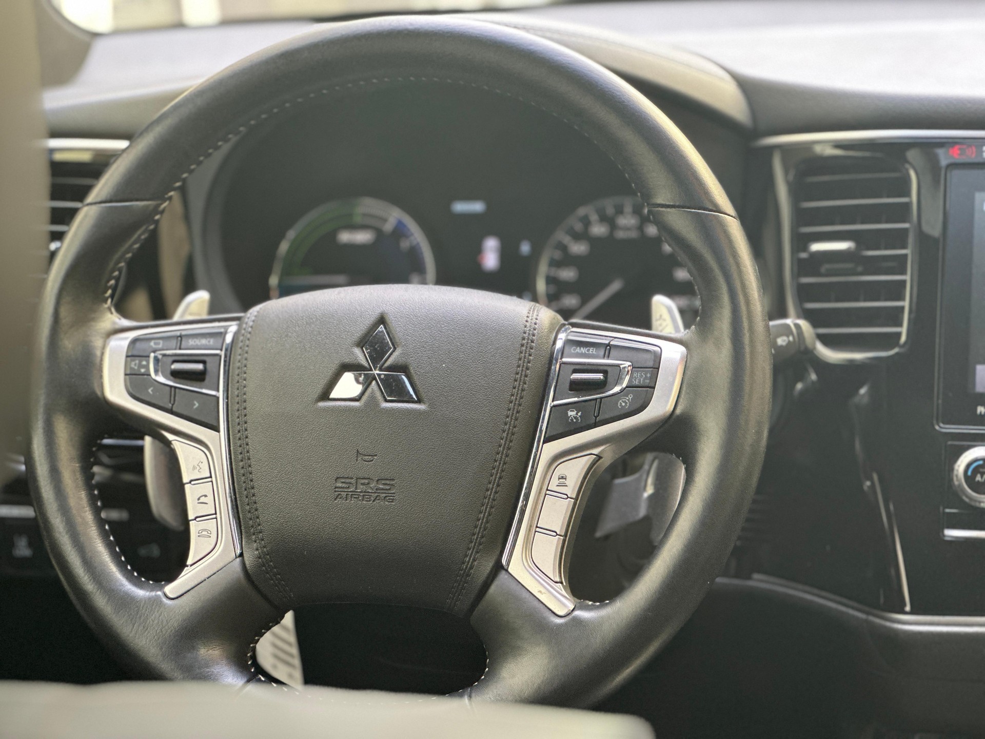 MITSUBISHI Outlander 2.4 PHEV Diamond+-image-9