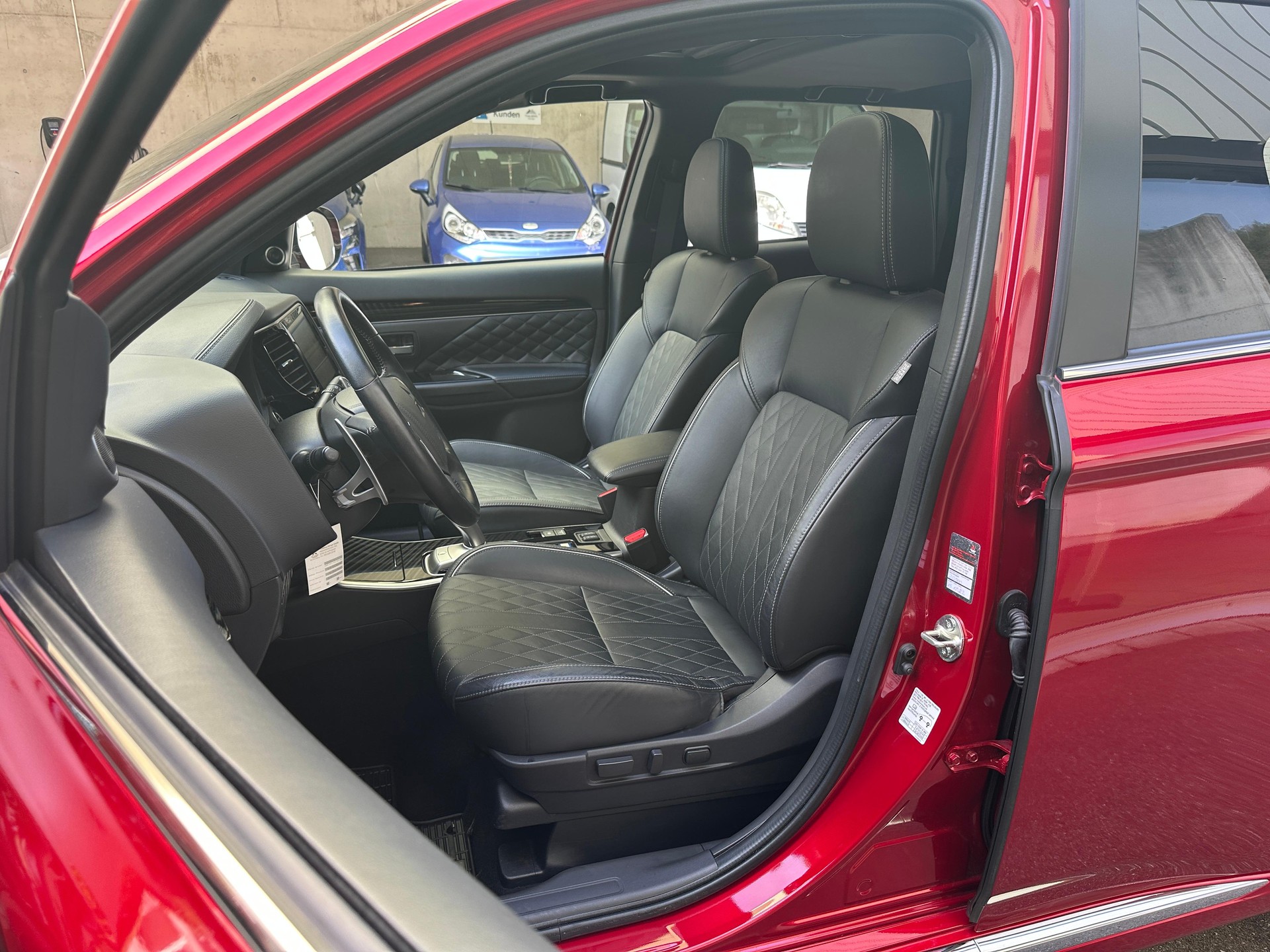 MITSUBISHI Outlander 2.4 PHEV Diamond+-image-5