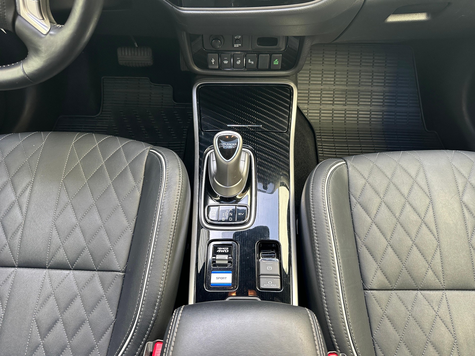 MITSUBISHI Outlander 2.4 PHEV Diamond+-image-12