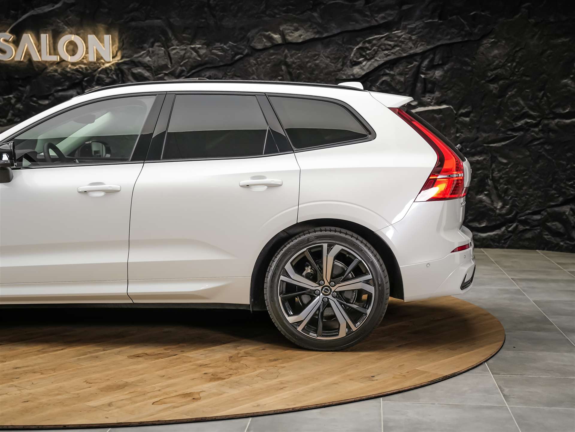 VOLVO XC60 B4 Diesel Mild Hybrid AWD Ultimate Dark Geartronic *Panorama*Head-Up*Standheizung*-image-19