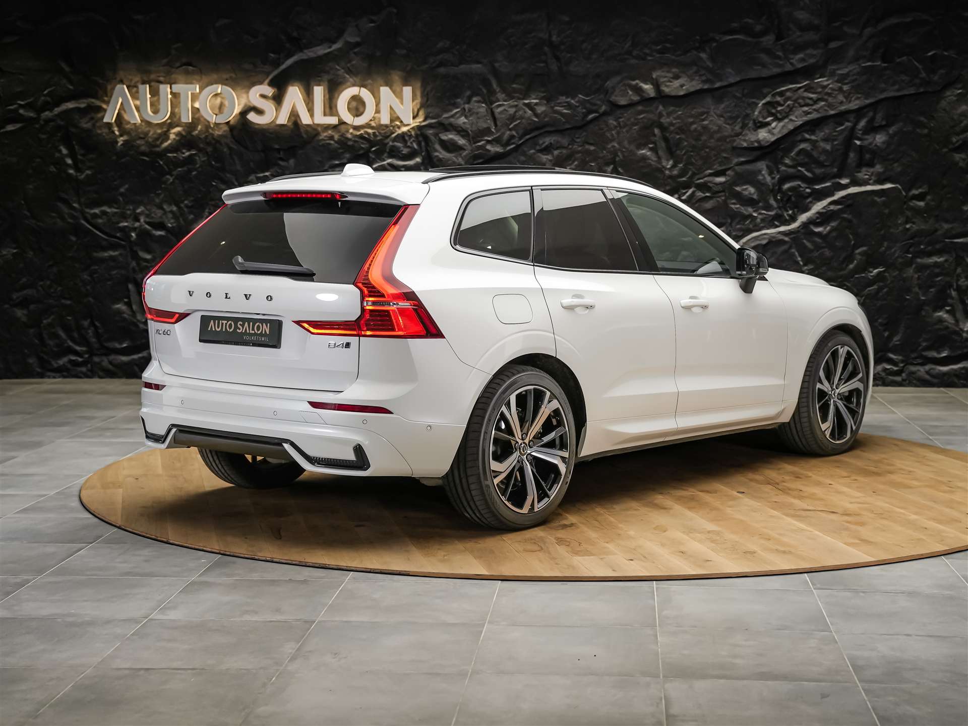 VOLVO XC60 B4 Diesel Mild Hybrid AWD Ultimate Dark Geartronic *Panorama*Head-Up*Standheizung*-image-4