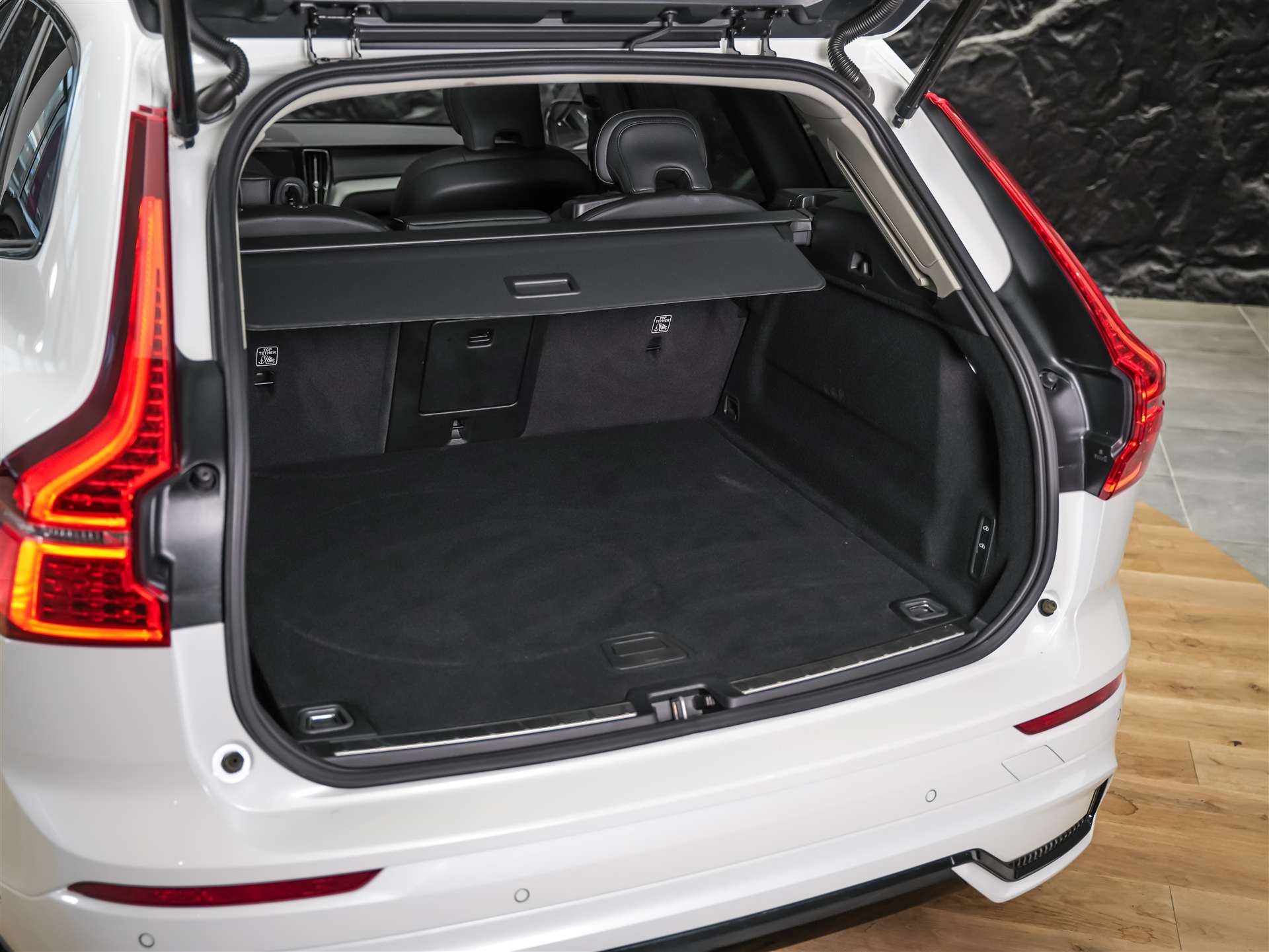 VOLVO XC60 B4 Diesel Mild Hybrid AWD Ultimate Dark Geartronic *Panorama*Head-Up*Standheizung*-image-46