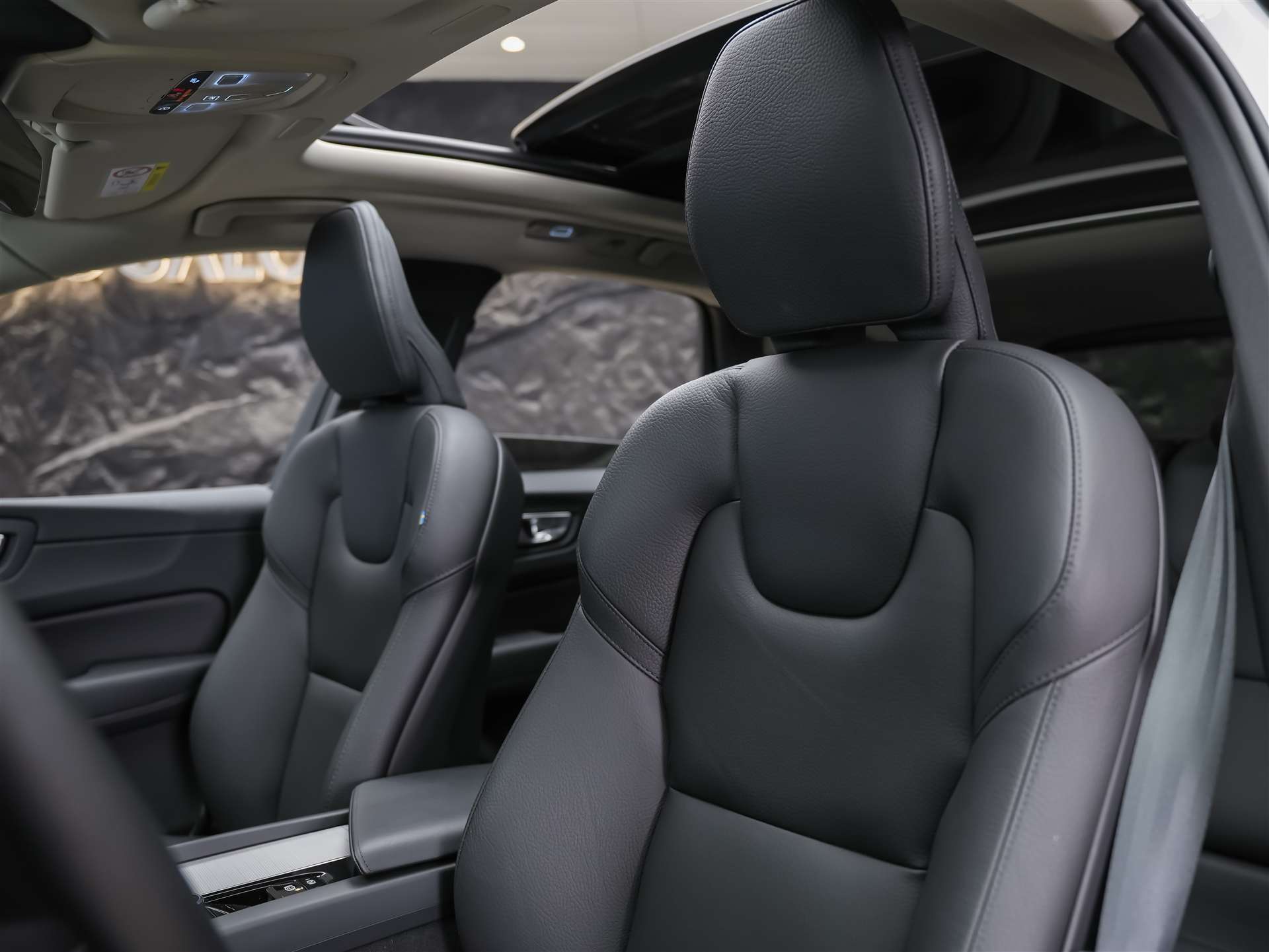 VOLVO XC60 B4 Diesel Mild Hybrid AWD Ultimate Dark Geartronic *Panorama*Head-Up*Standheizung*-image-9