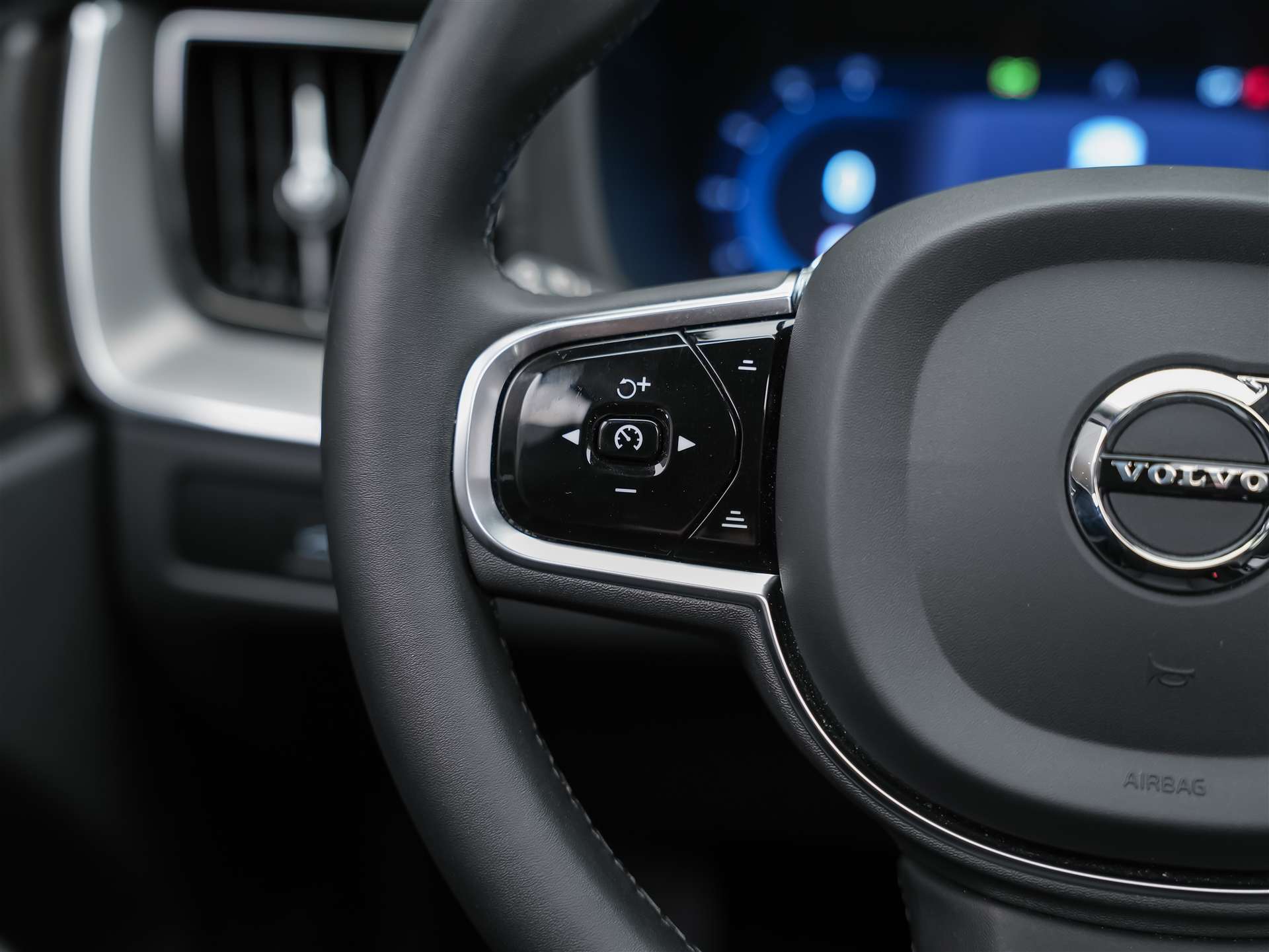 VOLVO XC60 B4 Diesel Mild Hybrid AWD Ultimate Dark Geartronic *Panorama*Head-Up*Standheizung*-image-30