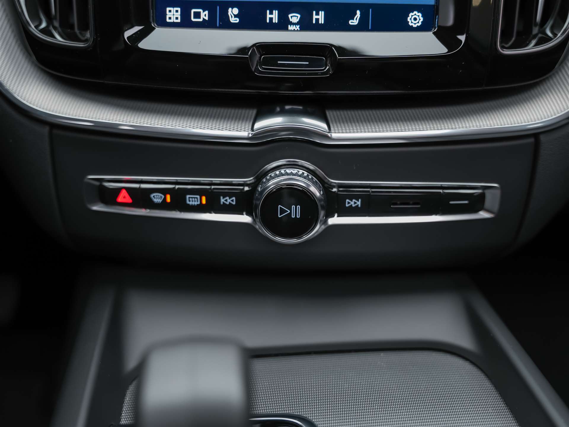 VOLVO XC60 B4 Diesel Mild Hybrid AWD Ultimate Dark Geartronic *Panorama*Head-Up*Standheizung*-image-24
