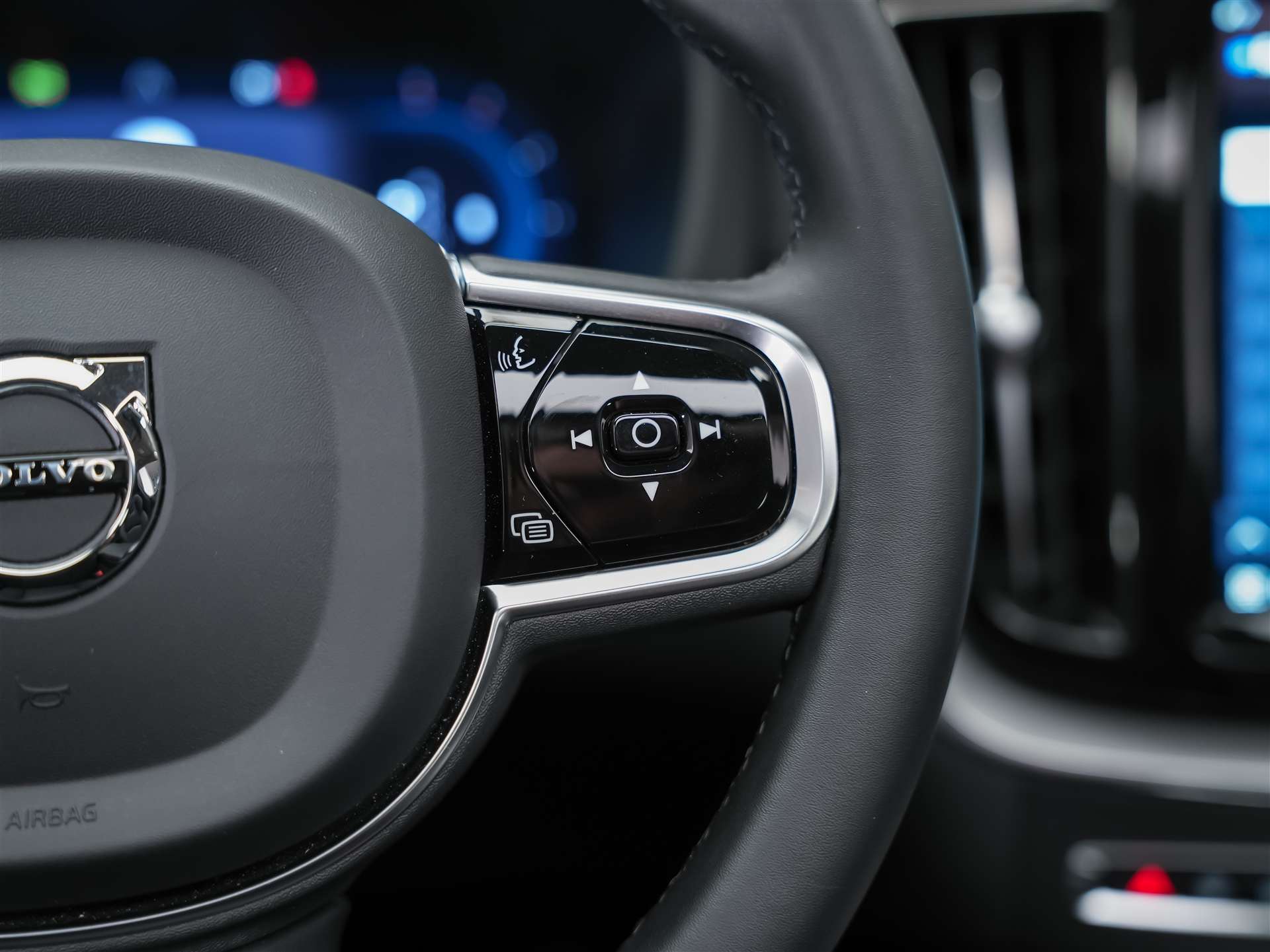 VOLVO XC60 B4 Diesel Mild Hybrid AWD Ultimate Dark Geartronic *Panorama*Head-Up*Standheizung*-image-31