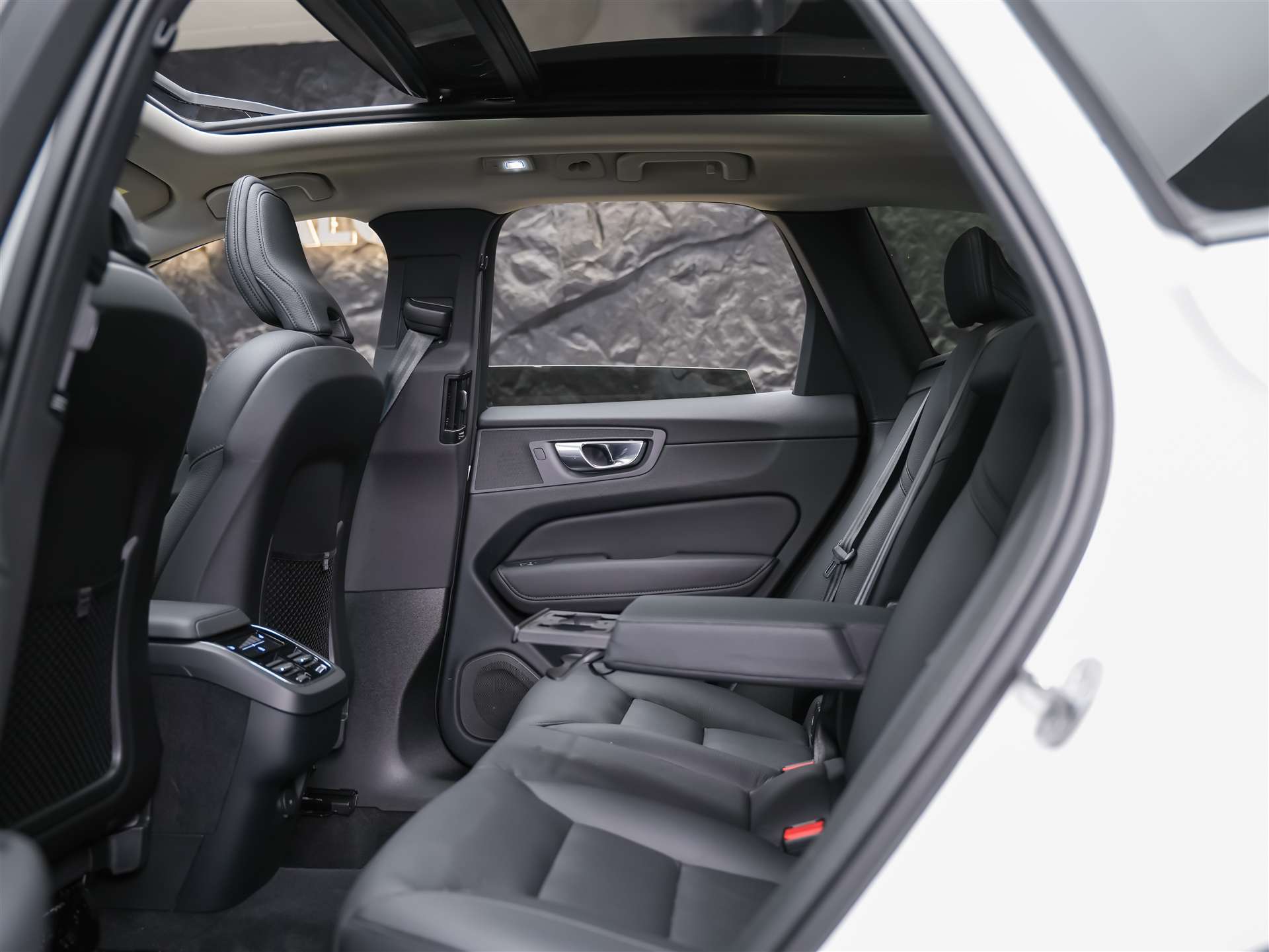 VOLVO XC60 B4 Diesel Mild Hybrid AWD Ultimate Dark Geartronic *Panorama*Head-Up*Standheizung*-image-13