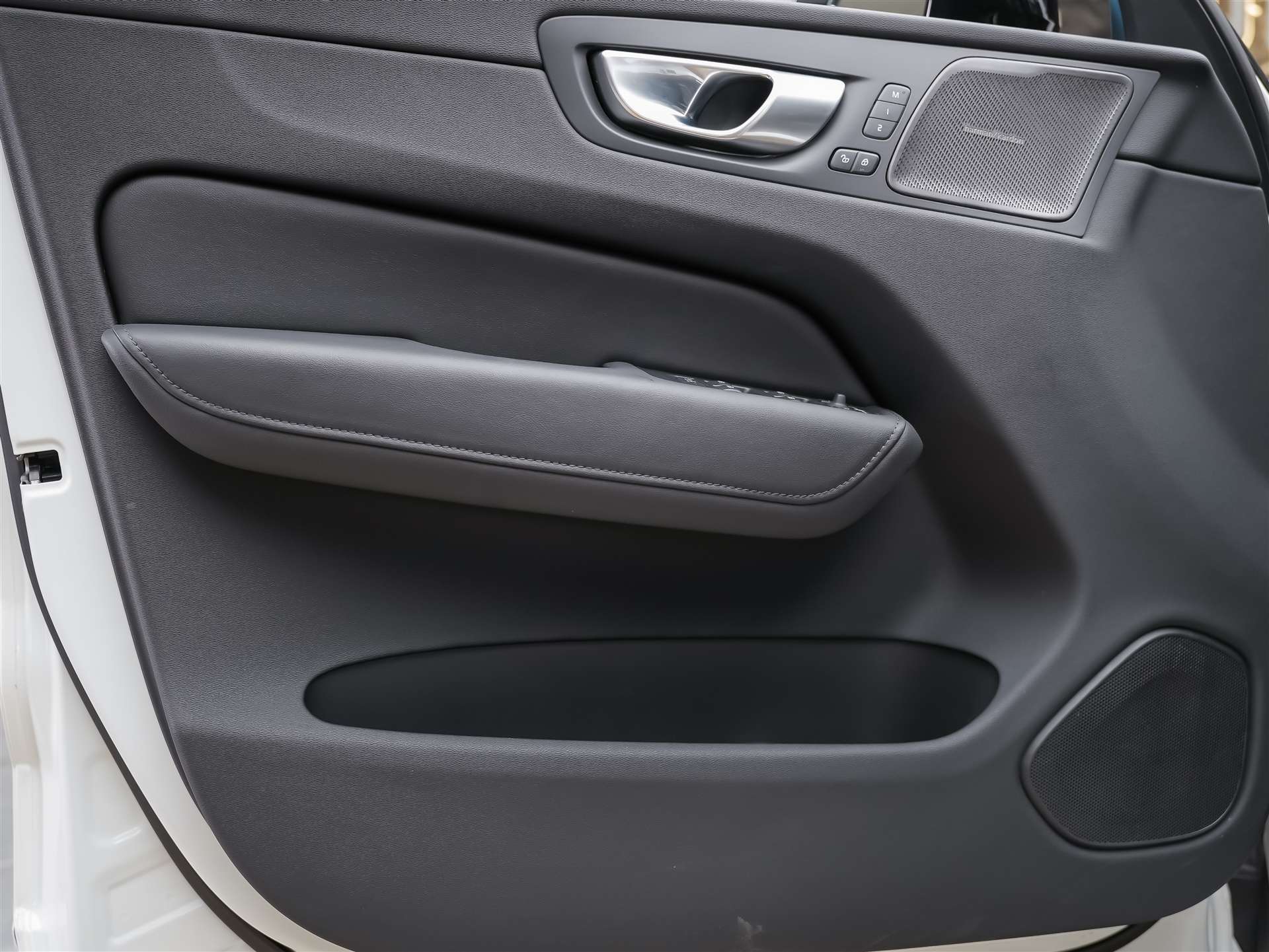 VOLVO XC60 B4 Diesel Mild Hybrid AWD Ultimate Dark Geartronic *Panorama*Head-Up*Standheizung*-image-25