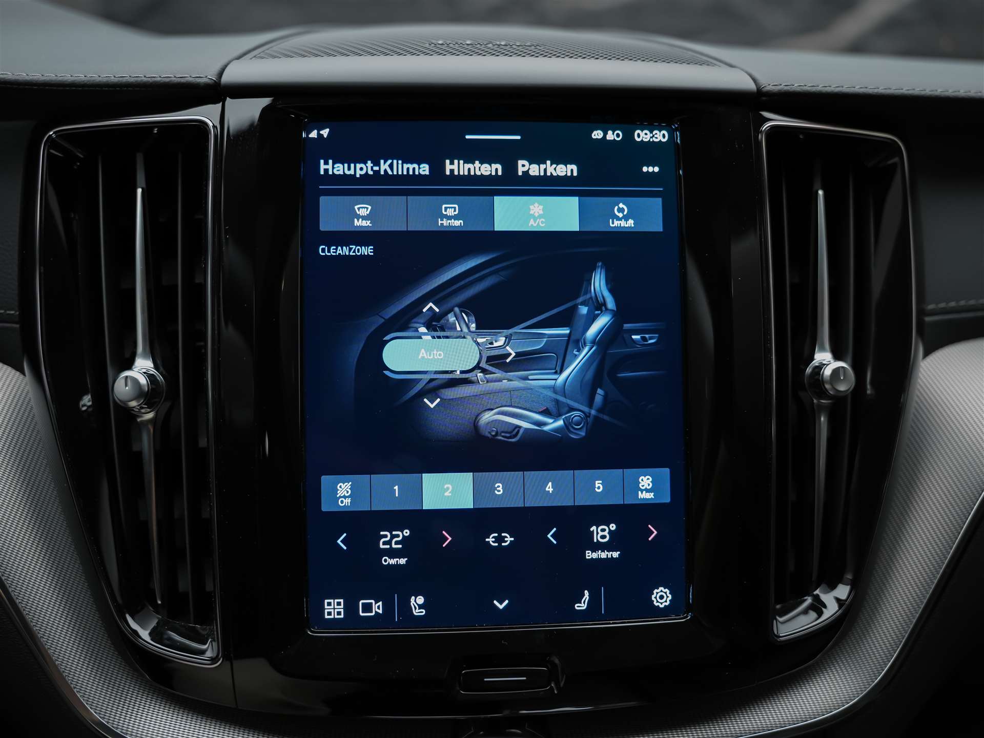 VOLVO XC60 B4 Diesel Mild Hybrid AWD Ultimate Dark Geartronic *Panorama*Head-Up*Standheizung*-image-33