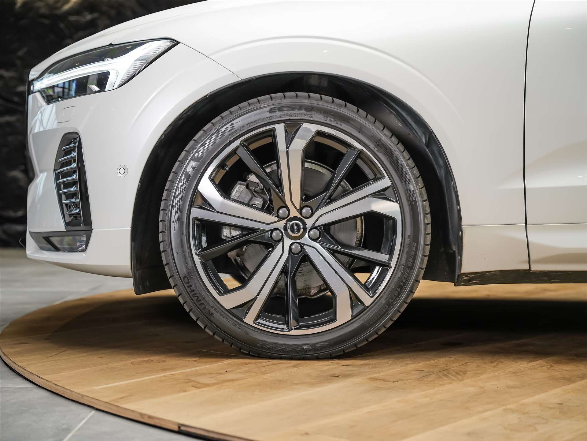 VOLVO XC60 B4 Diesel Mild Hybrid AWD Ultimate Dark Geartronic *Panorama*Head-Up*Standheizung*-image-18