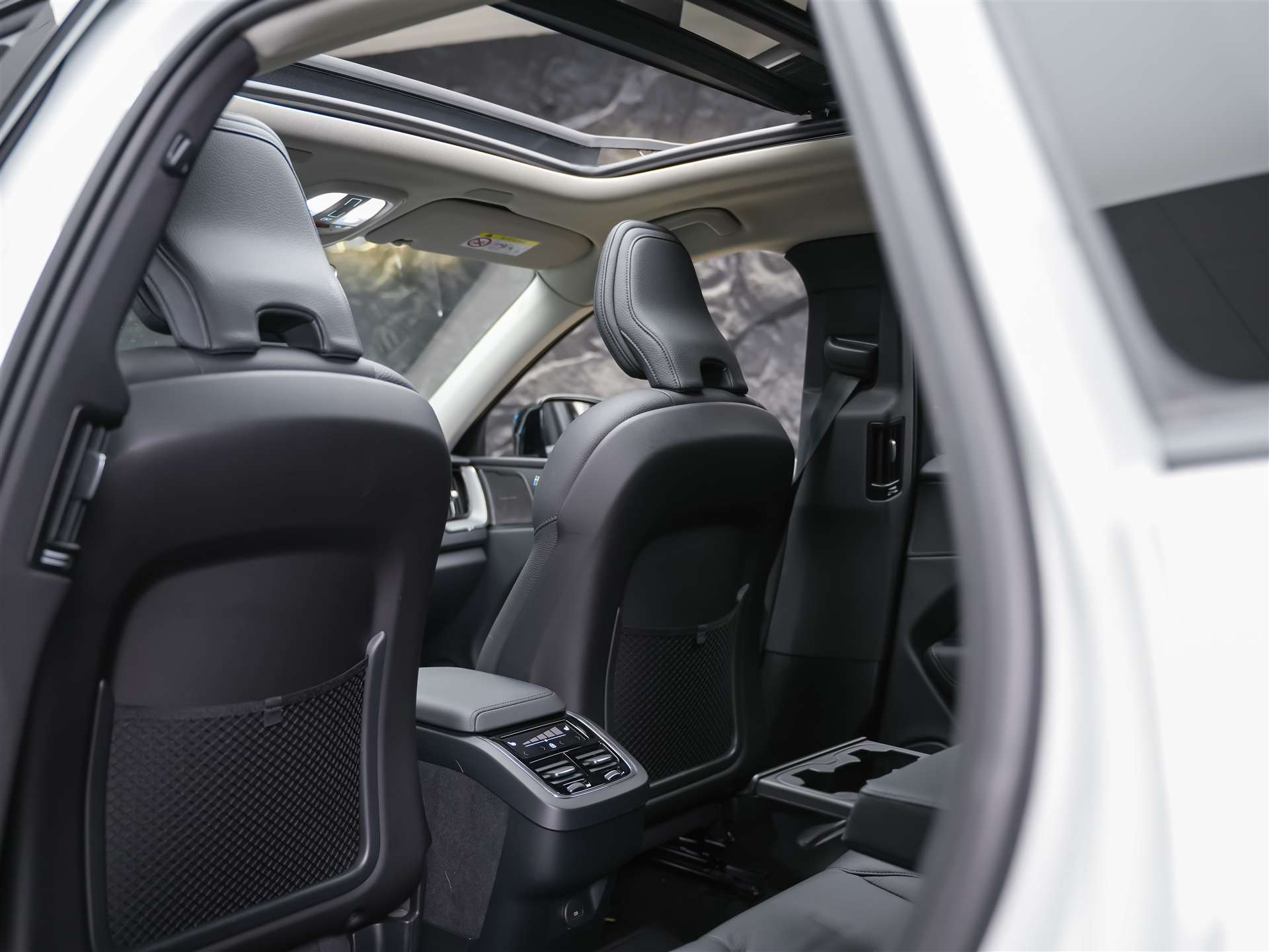 VOLVO XC60 B4 Diesel Mild Hybrid AWD Ultimate Dark Geartronic *Panorama*Head-Up*Standheizung*-image-11
