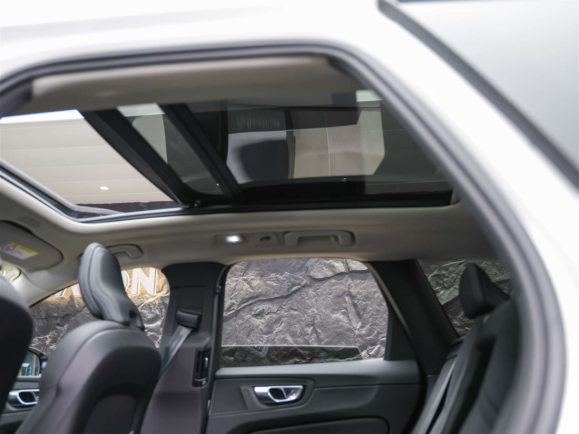 VOLVO XC60 B4 Diesel Mild Hybrid AWD Ultimate Dark Geartronic *Panorama*Head-Up*Standheizung*-image-12