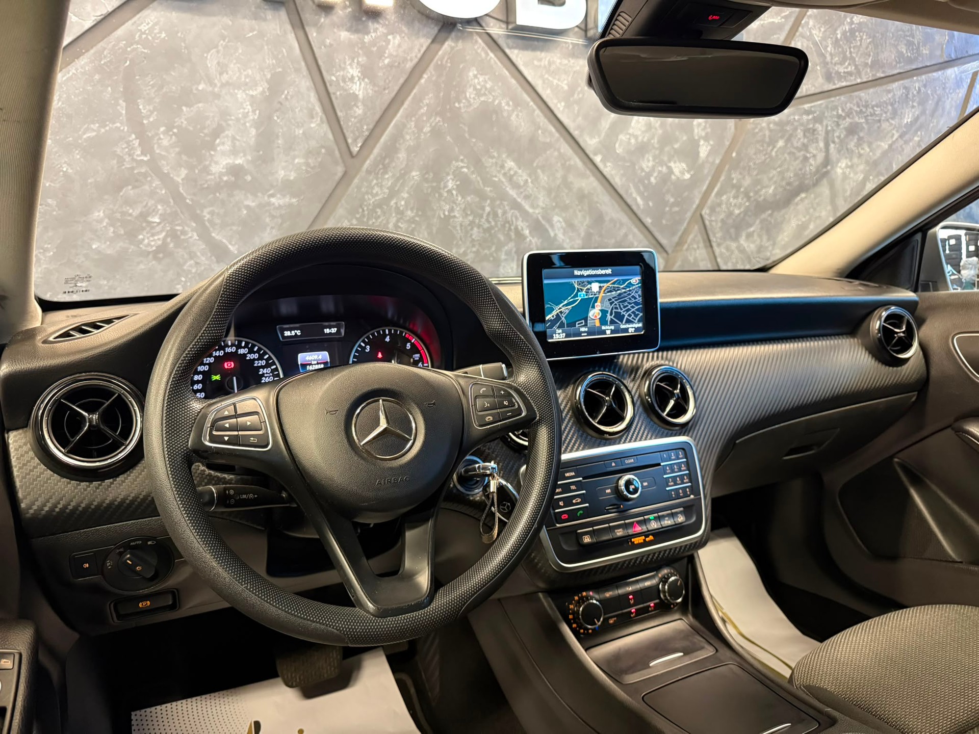 MERCEDES-BENZ GLA 200 CDI Swiss Star Edition 4Matic 7G-DCT-image-9