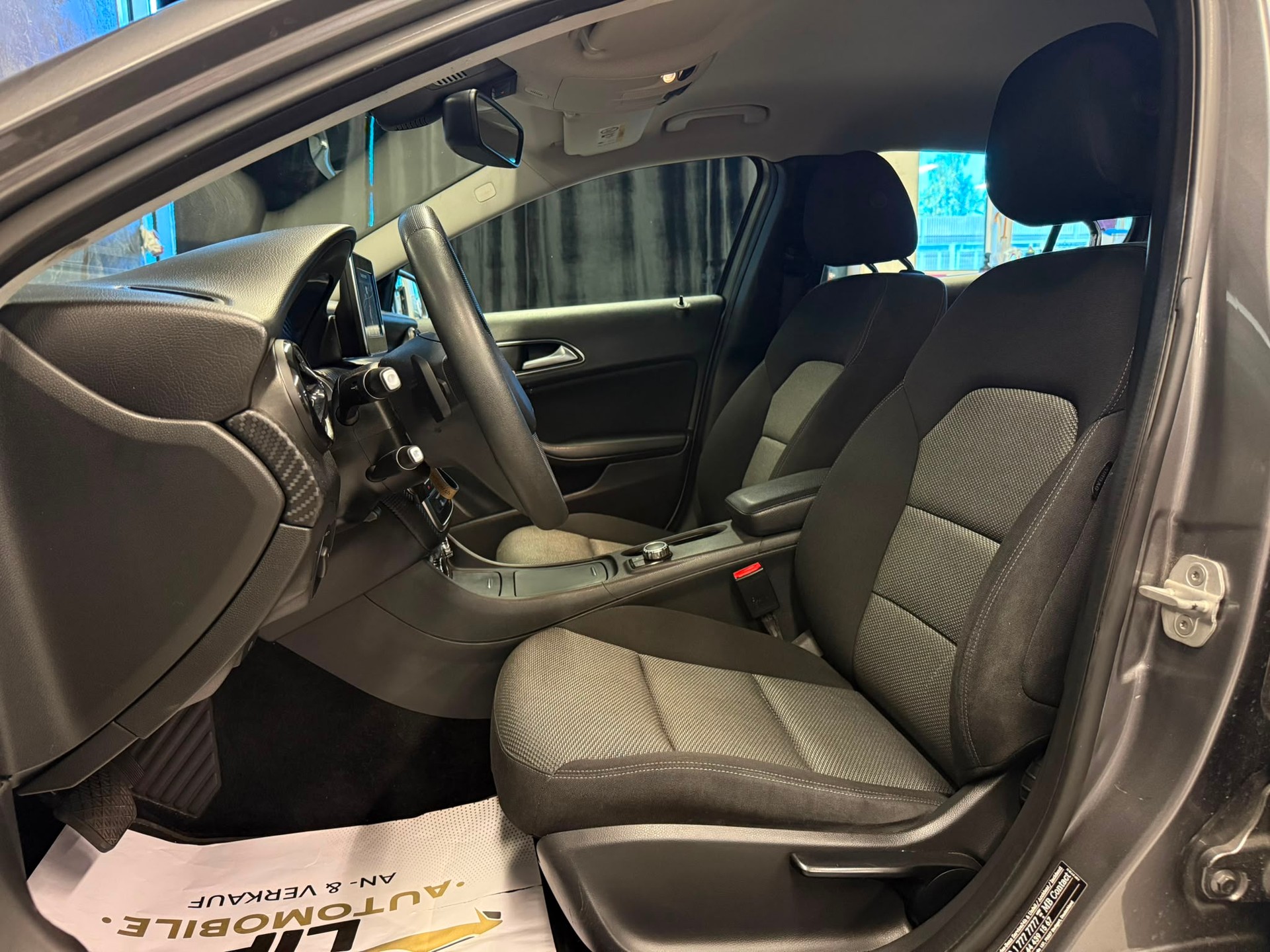 MERCEDES-BENZ GLA 200 CDI Swiss Star Edition 4Matic 7G-DCT-image-10