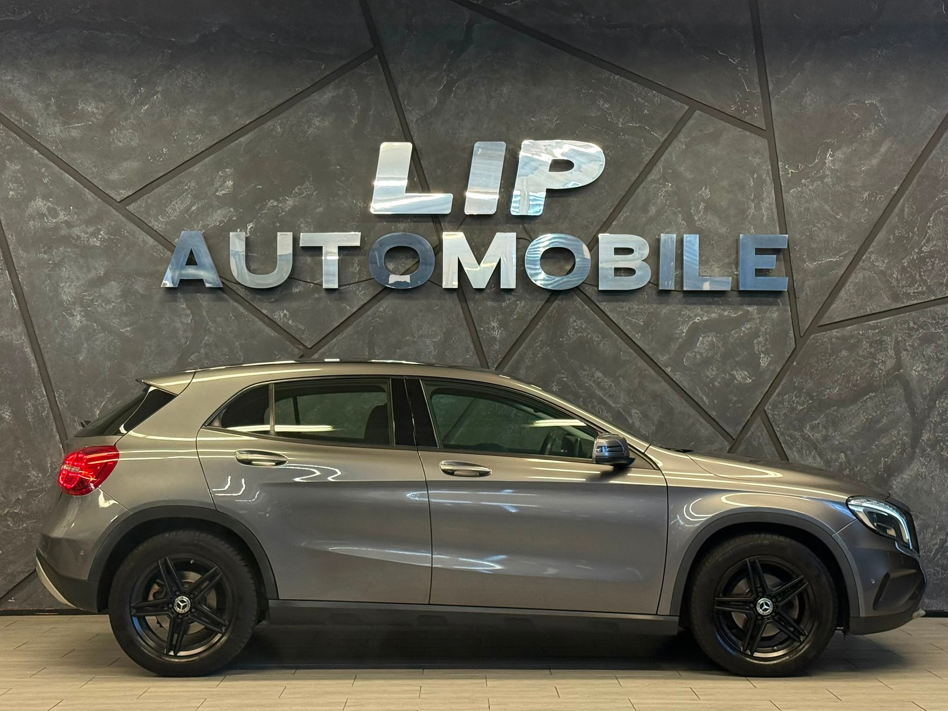 MERCEDES-BENZ GLA 200 CDI Swiss Star Edition 4Matic 7G-DCT-image-3