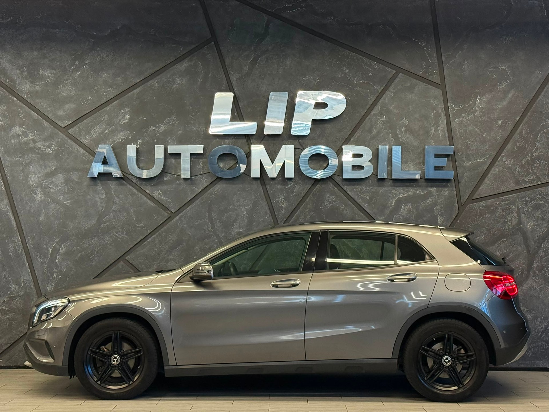 MERCEDES-BENZ GLA 200 CDI Swiss Star Edition 4Matic 7G-DCT-image-4