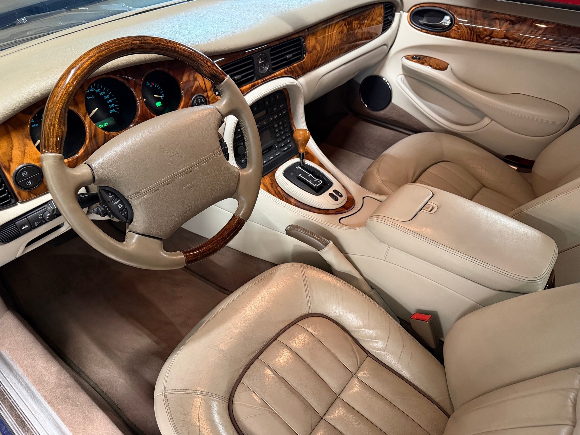JAGUAR XJ8 4,0 Sovereign X308-image-1