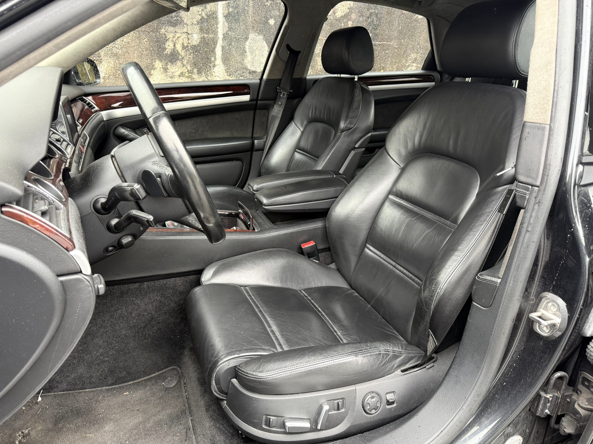 AUDI A8 6.0 quattro tiptronic-image-11