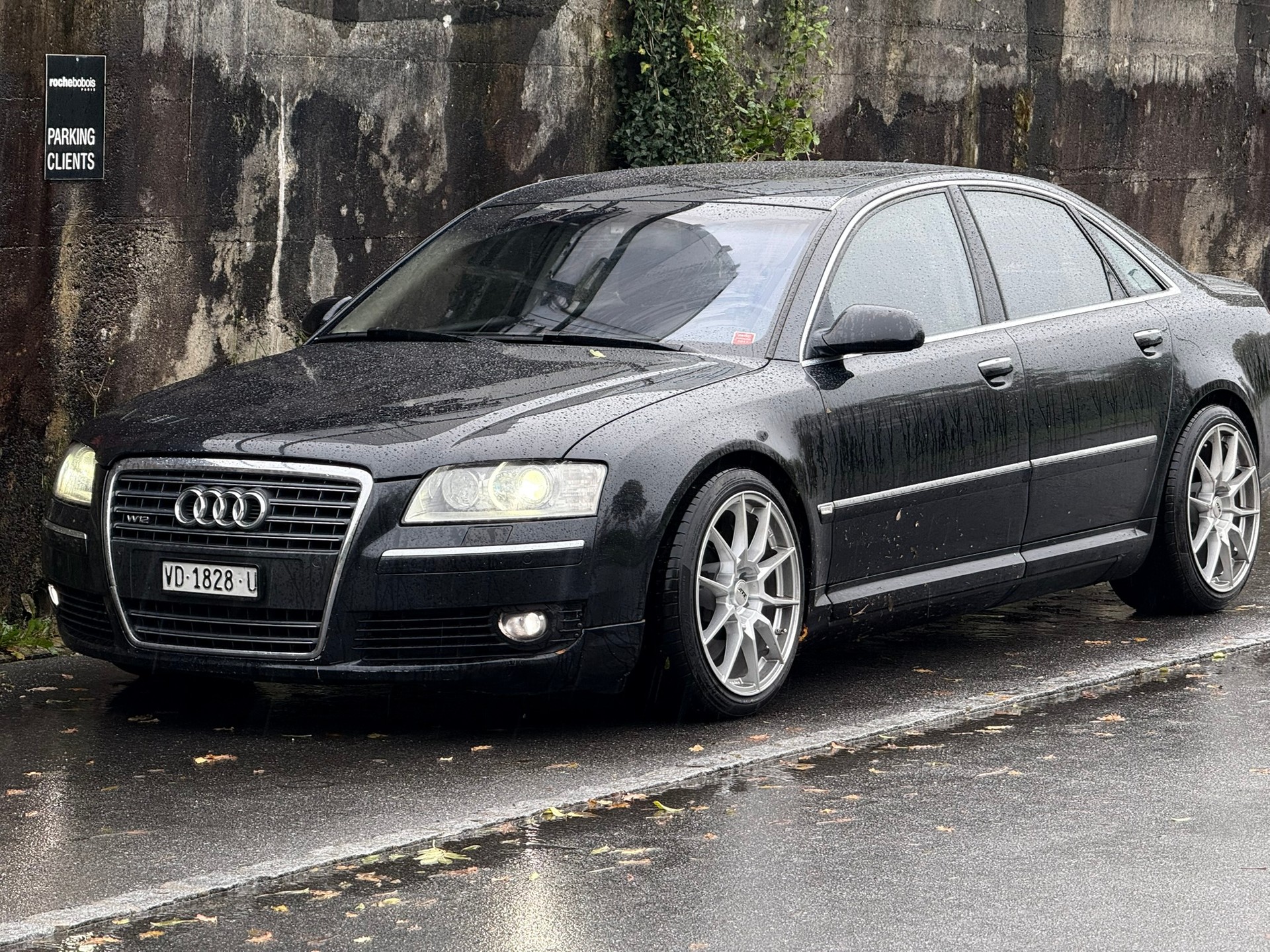 AUDI A8 6.0 quattro tiptronic-image-2