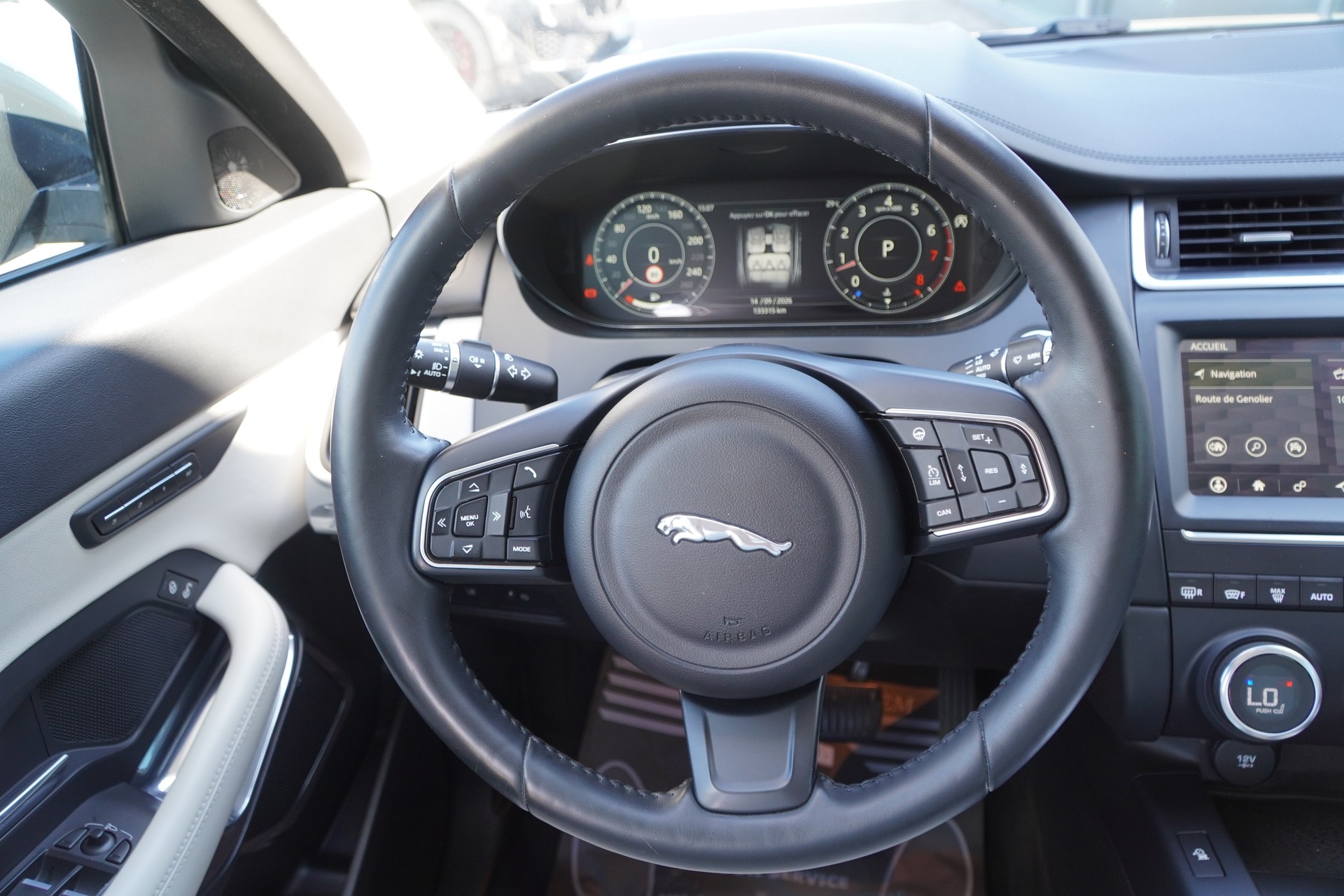 JAGUAR E-Pace 2.0 P200 HSE AWD Automatik-image-10