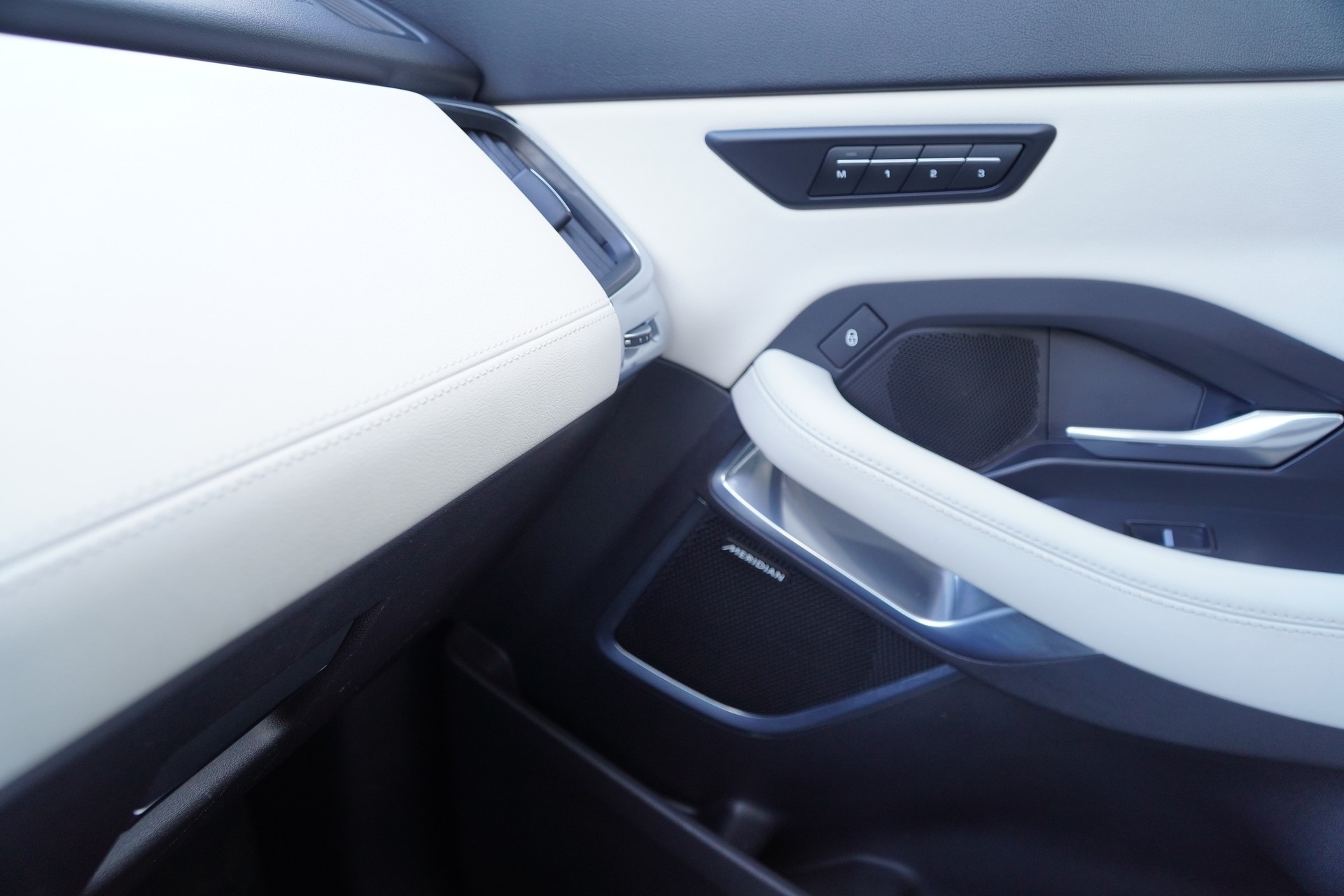 JAGUAR E-Pace 2.0 P200 HSE AWD Automatik-image-21