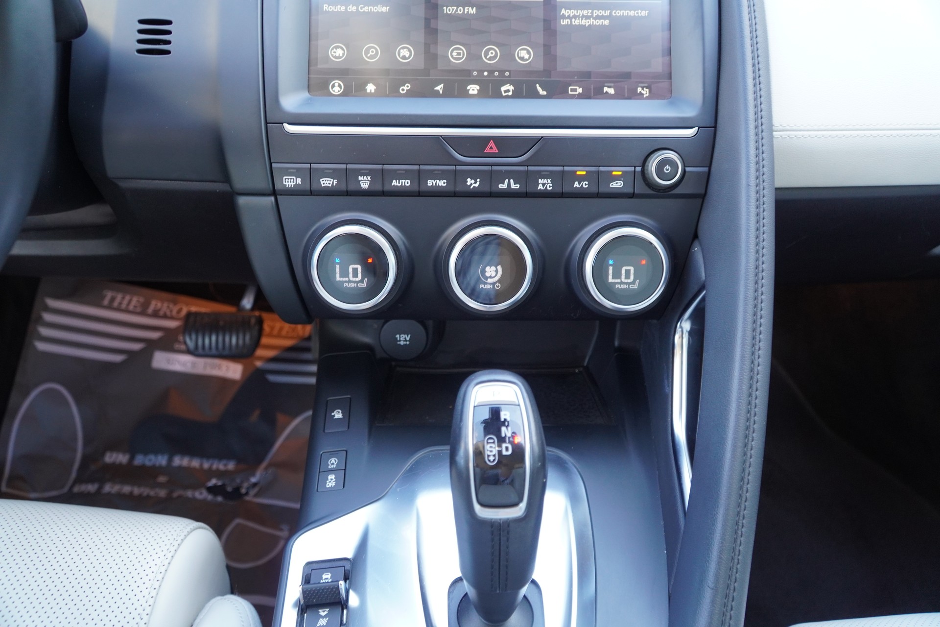 JAGUAR E-Pace 2.0 P200 HSE AWD Automatik-image-26