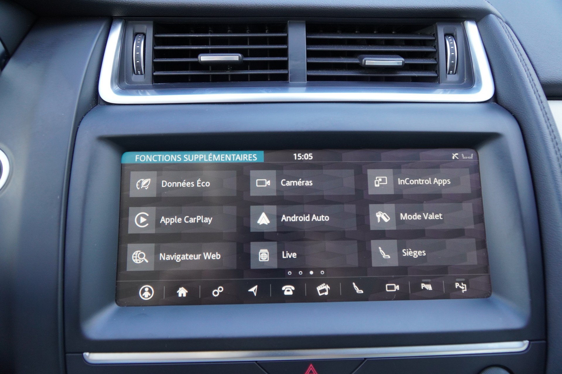 JAGUAR E-Pace 2.0 P200 HSE AWD Automatik-image-19