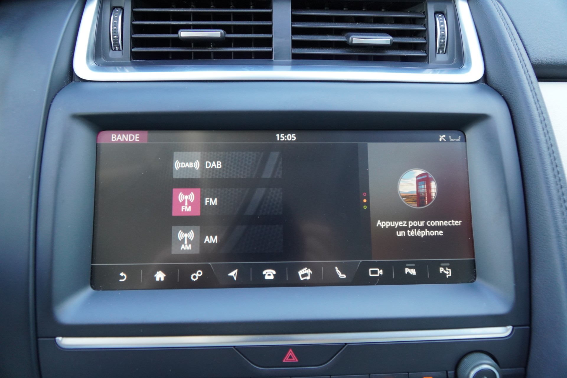 JAGUAR E-Pace 2.0 P200 HSE AWD Automatik-image-18