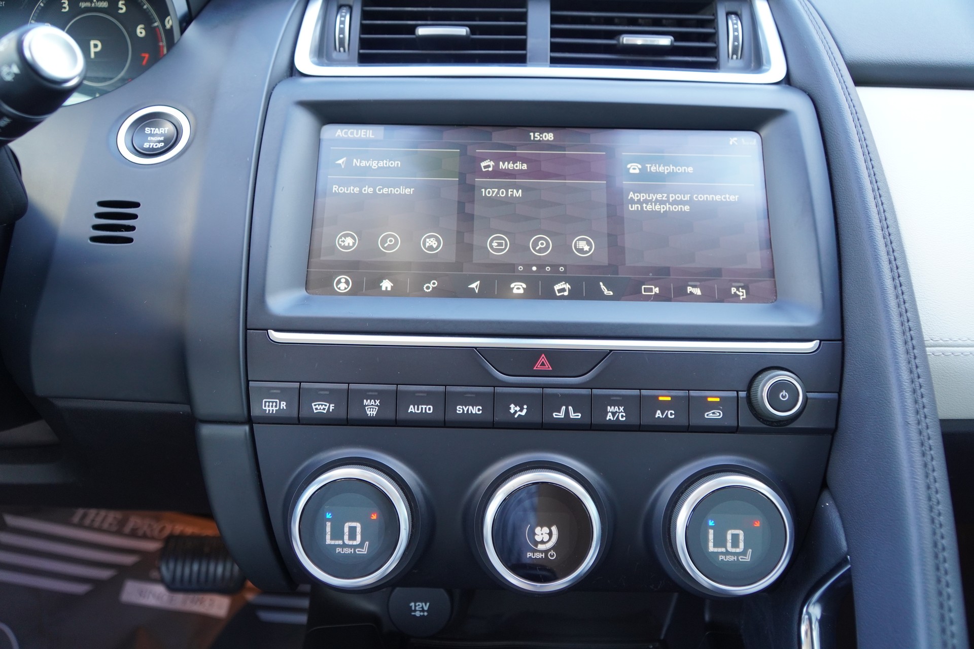 JAGUAR E-Pace 2.0 P200 HSE AWD Automatik-image-27