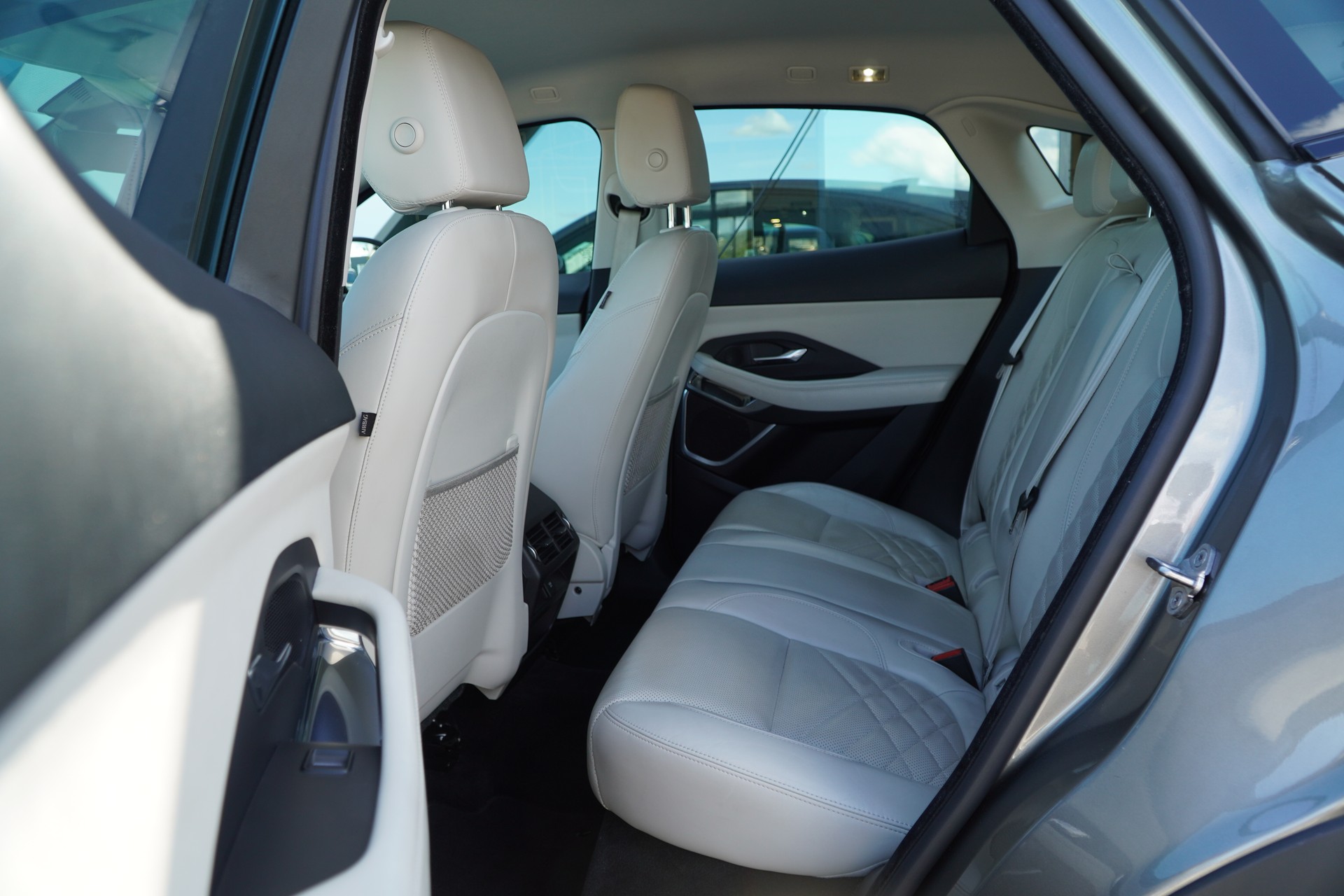 JAGUAR E-Pace 2.0 P200 HSE AWD Automatik-image-12
