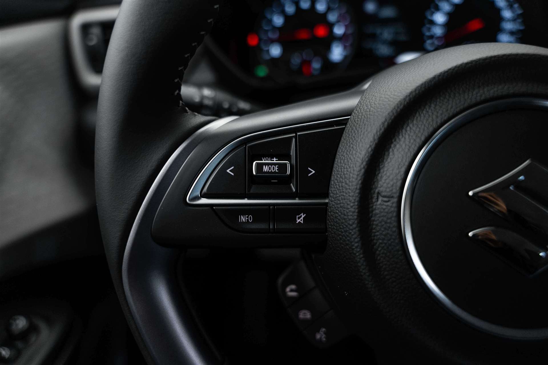 SUZUKI SUZUKI Swift 1.2 Compact Top Hybrid 4x4-image-12