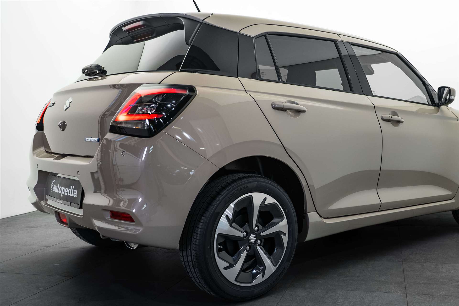 SUZUKI SUZUKI Swift 1.2 Compact Top Hybrid 4x4-image-3