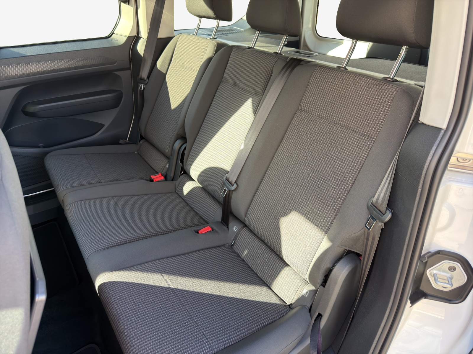 VW Caddy 2.0 TDI Liberty DSG-image-11