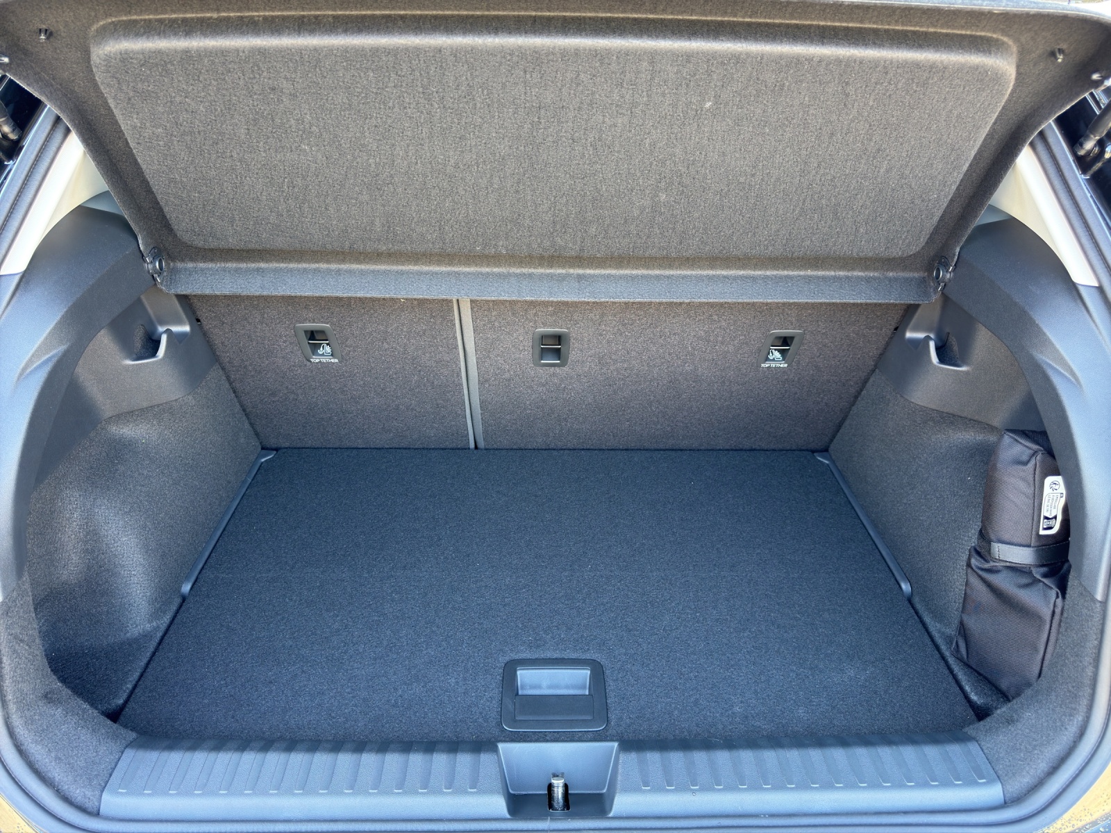 VW ID.Polo 52 kWh Life Edition One-image-12