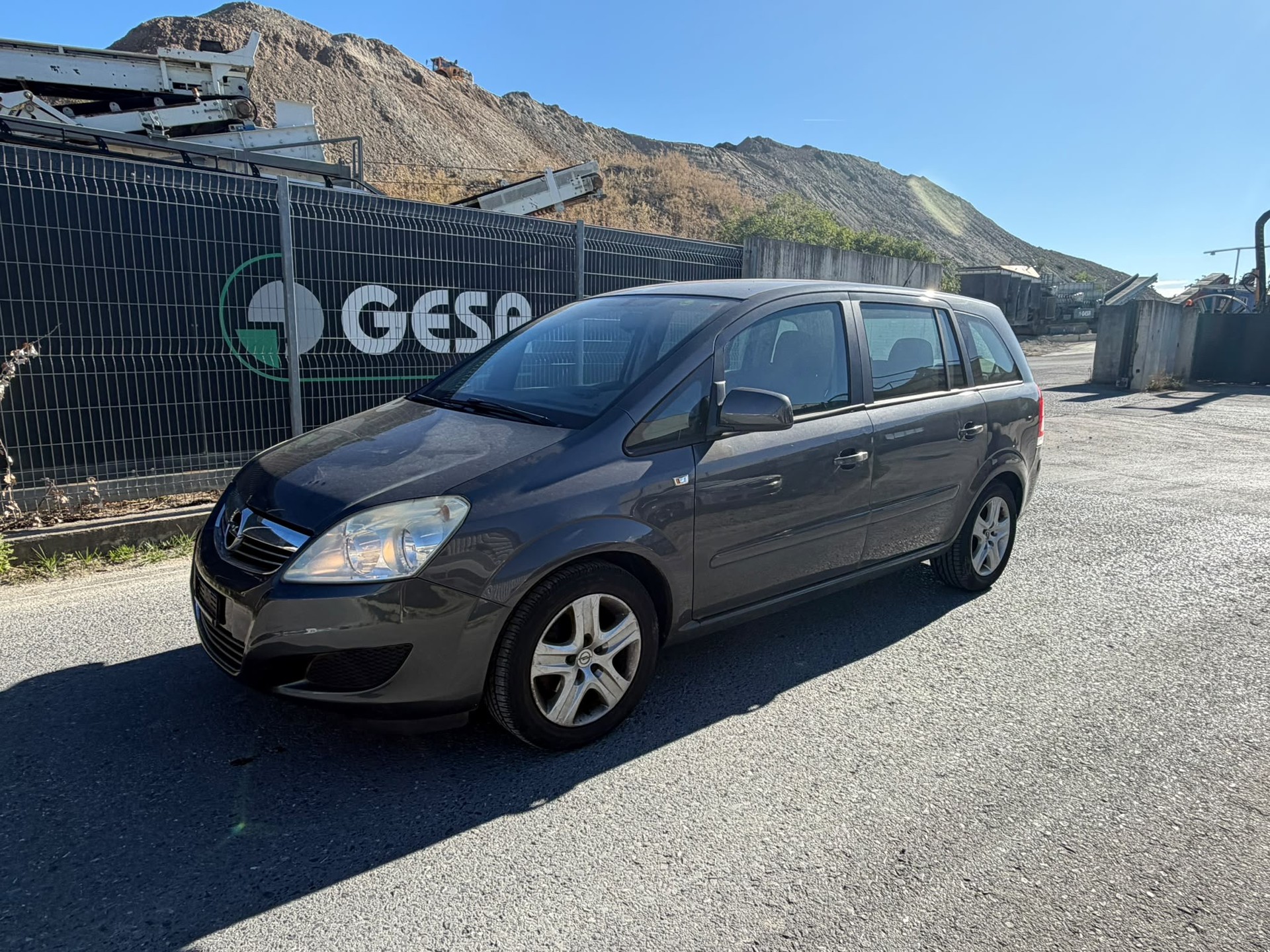OPEL Zafira 1.8i 16V Cosmo-image-0