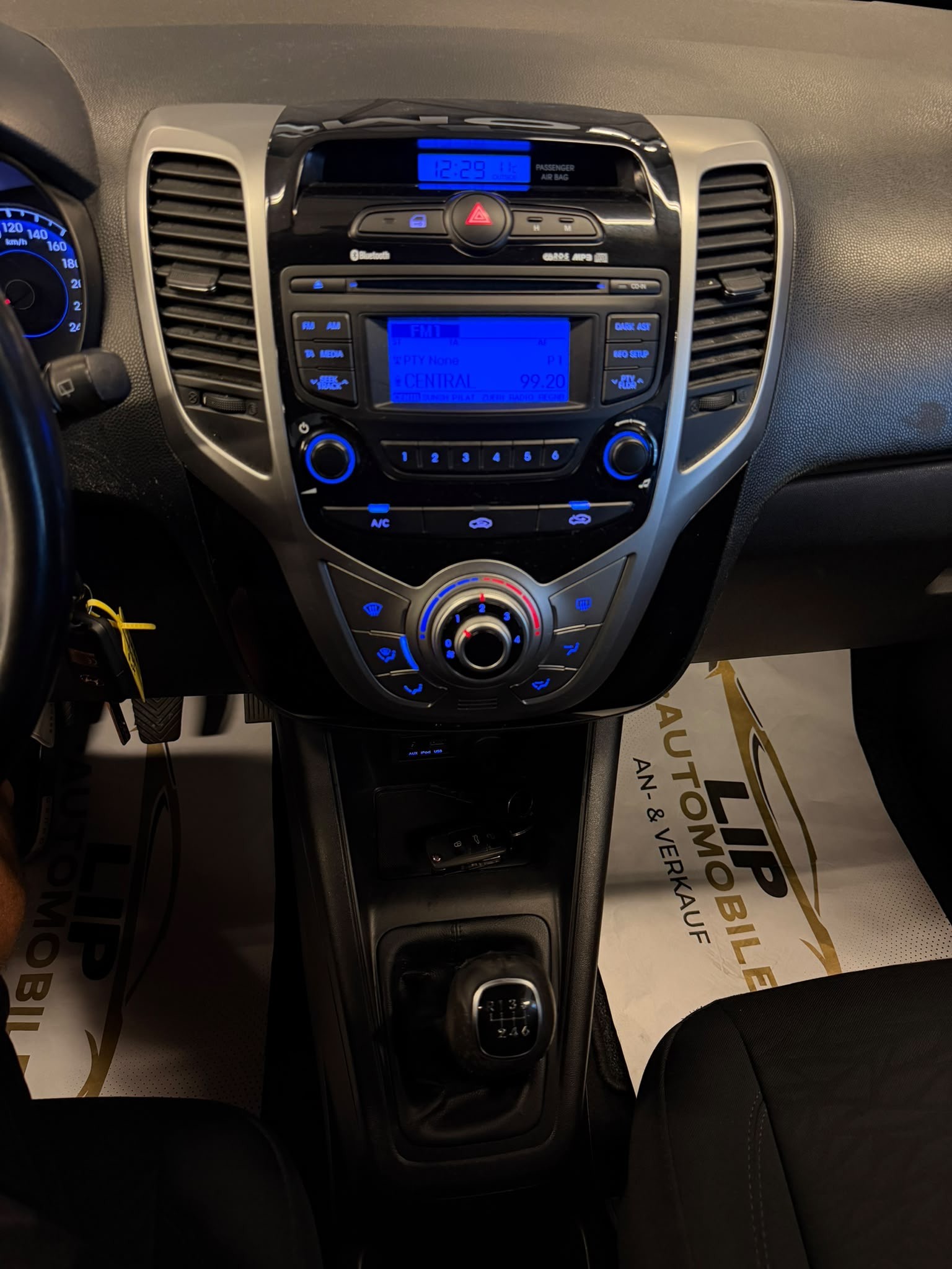 HYUNDAI iX20 1.6 Premium-image-10