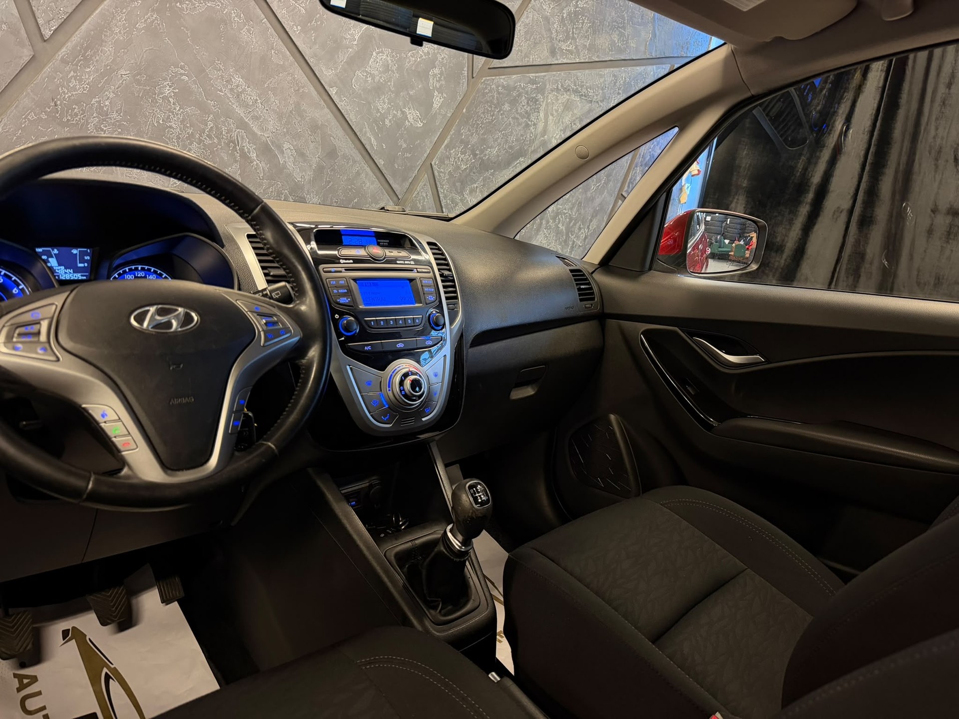HYUNDAI iX20 1.6 Premium-image-8