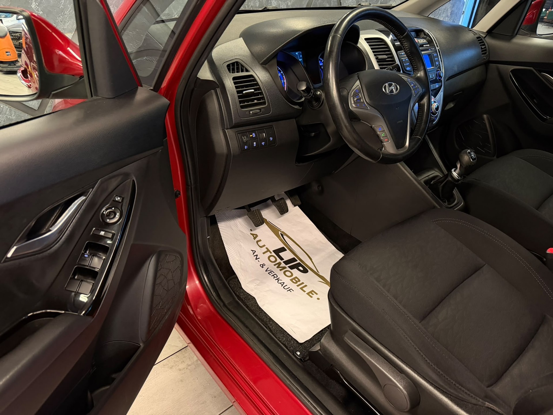 HYUNDAI iX20 1.6 Premium-image-9
