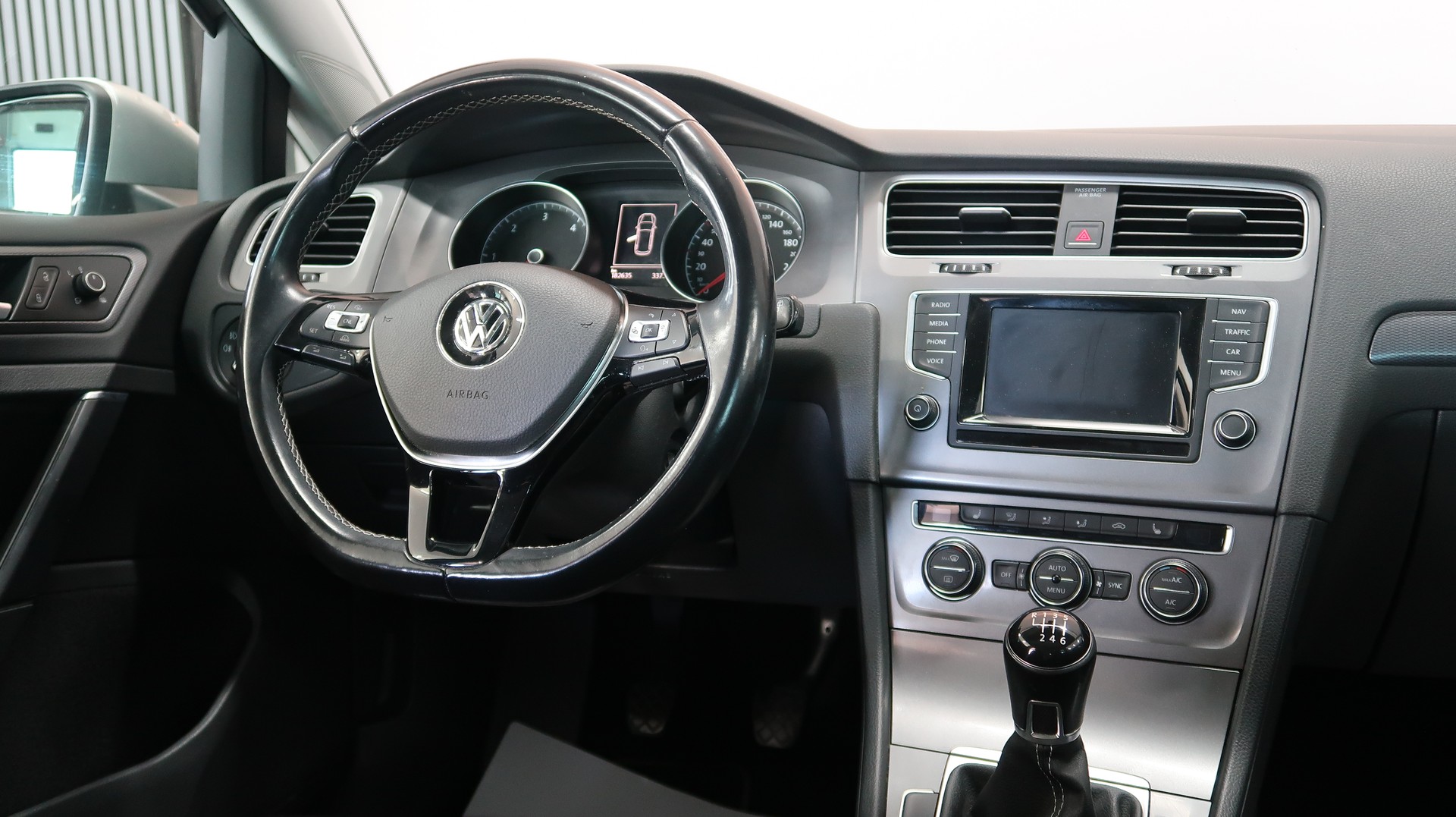VW Golf Variant 2.0 TDI 4X4 / MFK / EXPERTISE / CAMERA DE RECUL-image-24