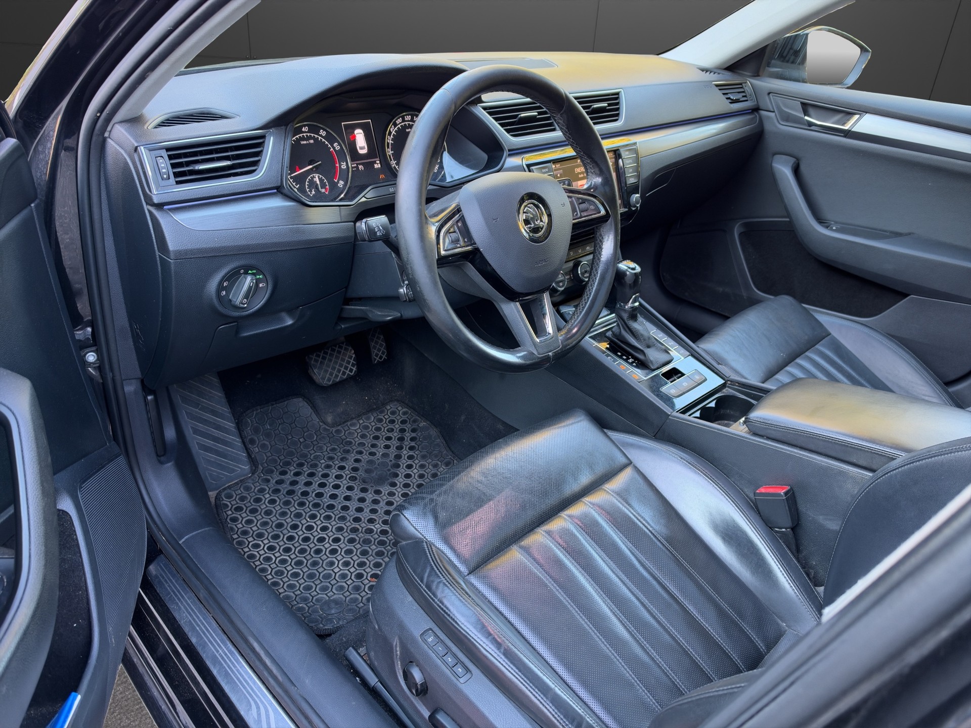 SKODA Superb Combi 2.0 TSI Sport Line DSG 4x4-image-8