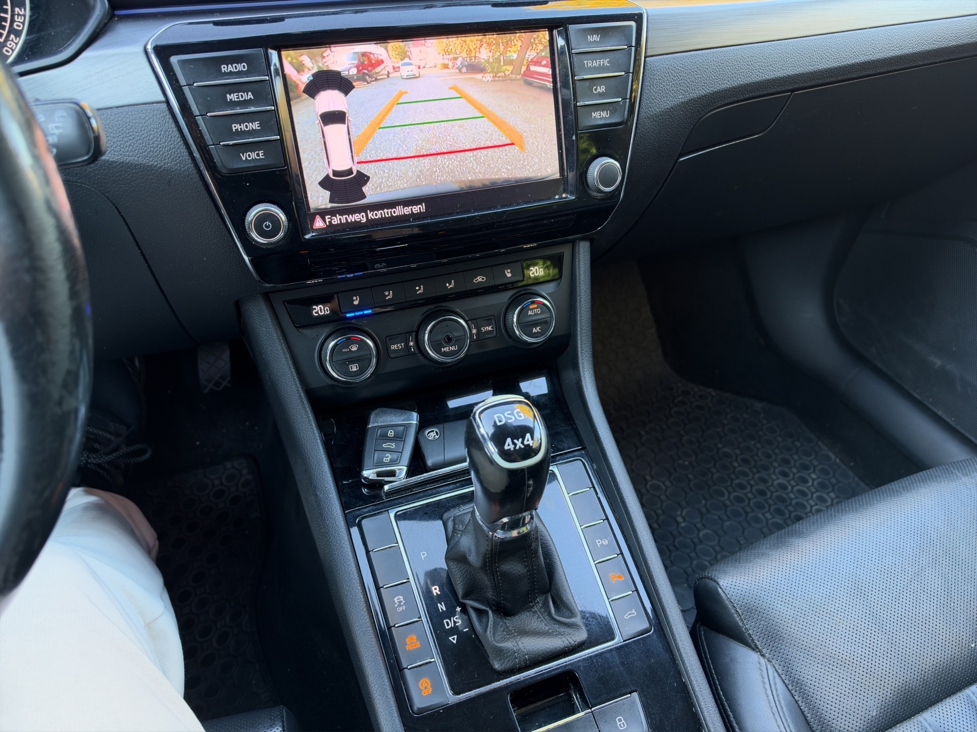 SKODA Superb Combi 2.0 TSI Sport Line DSG 4x4-image-11