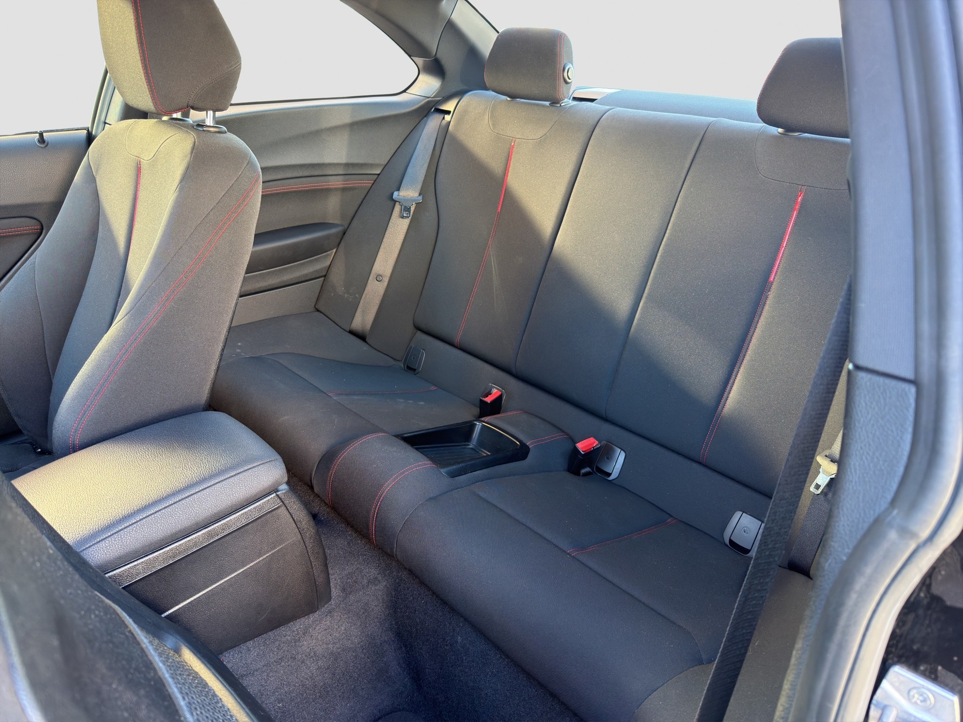 BMW 218i Sport Line-image-12