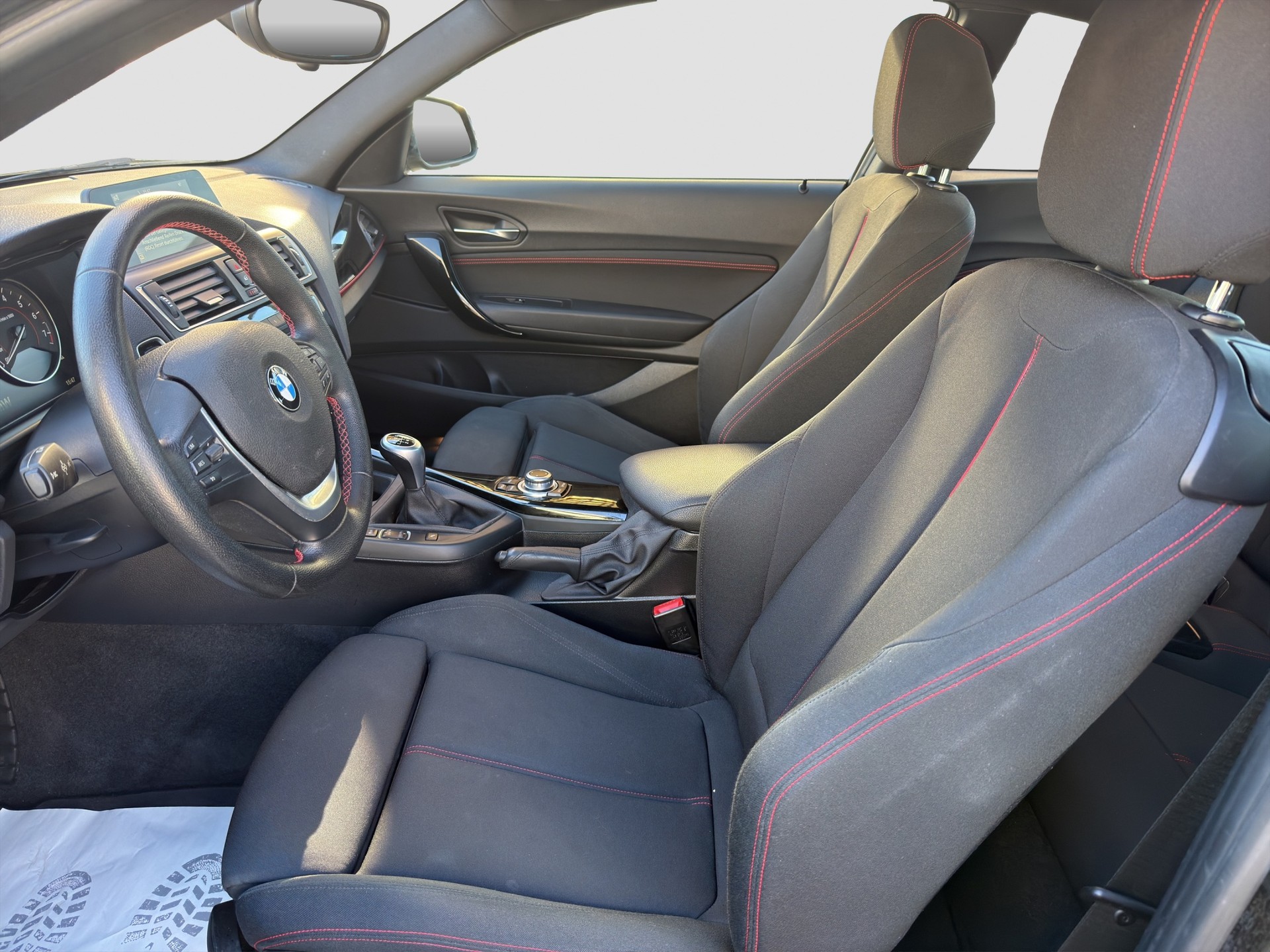 BMW 218i Sport Line-image-8