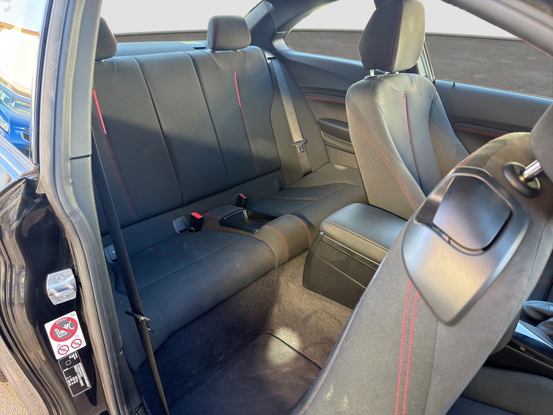 BMW 218i Sport Line-image-11