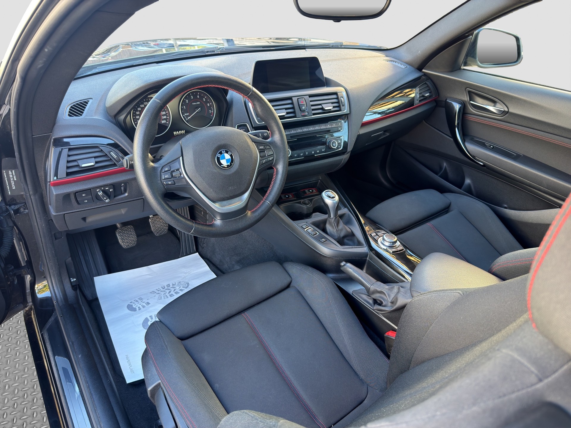 BMW 218i Sport Line-image-14