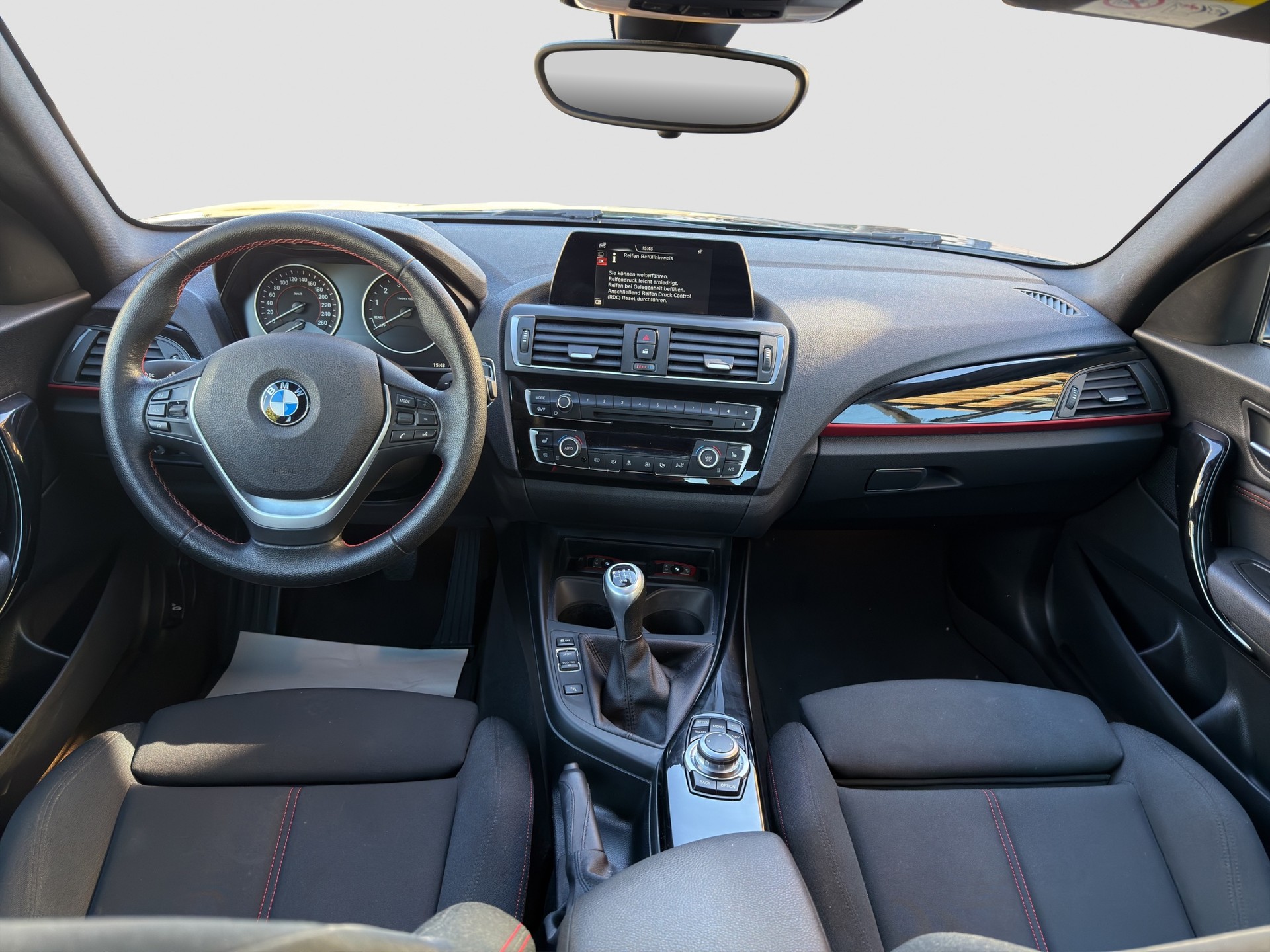 BMW 218i Sport Line-image-9