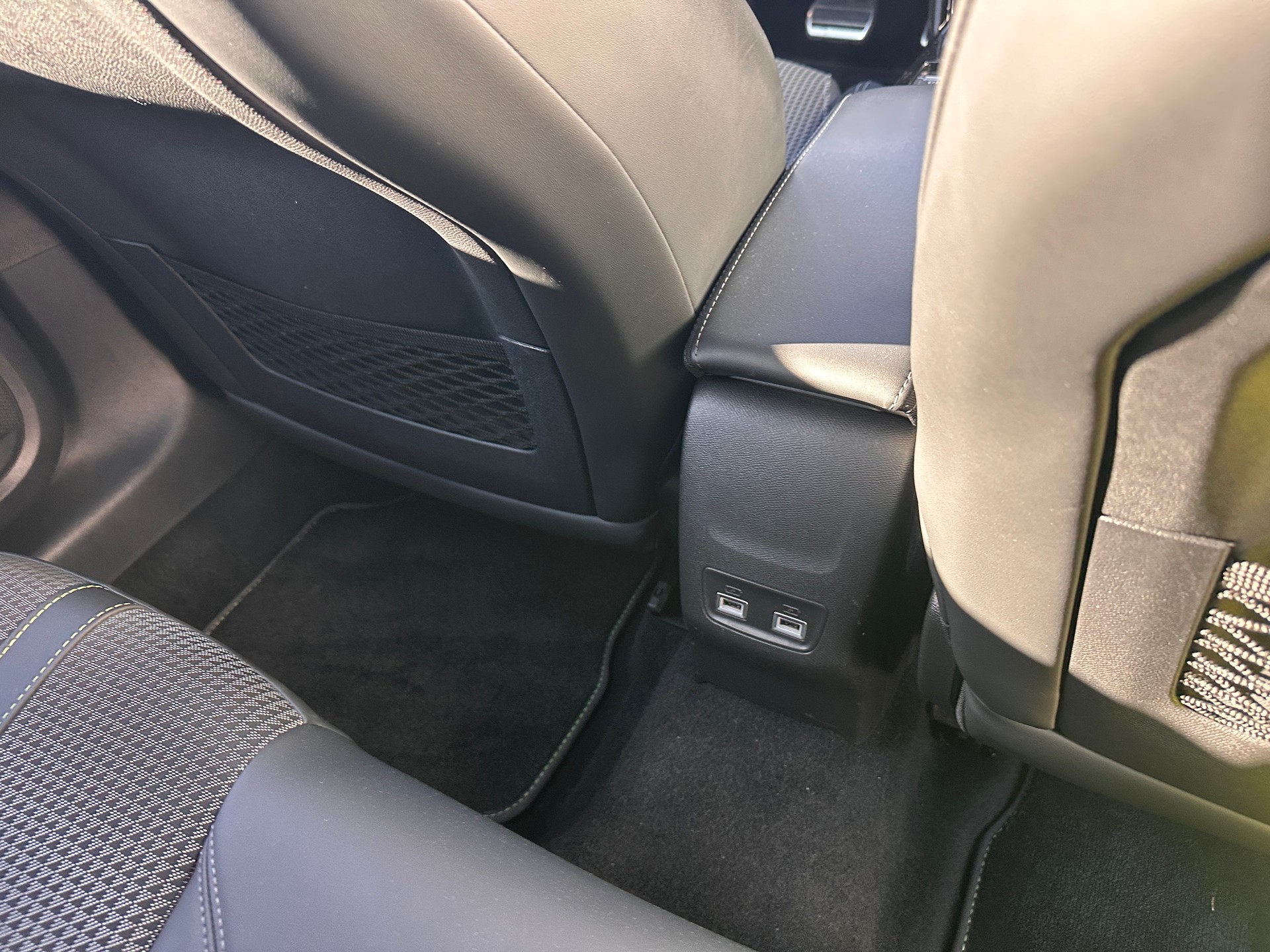 PEUGEOT 208 1.2 PureTech GT EAT8-image-17