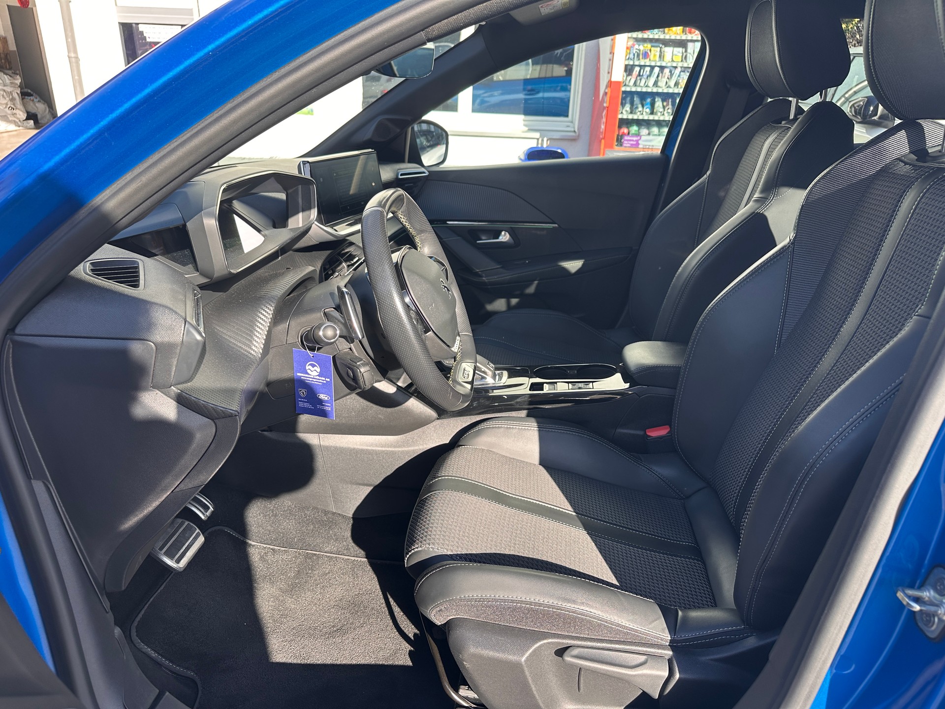 PEUGEOT 208 1.2 PureTech GT EAT8-image-28